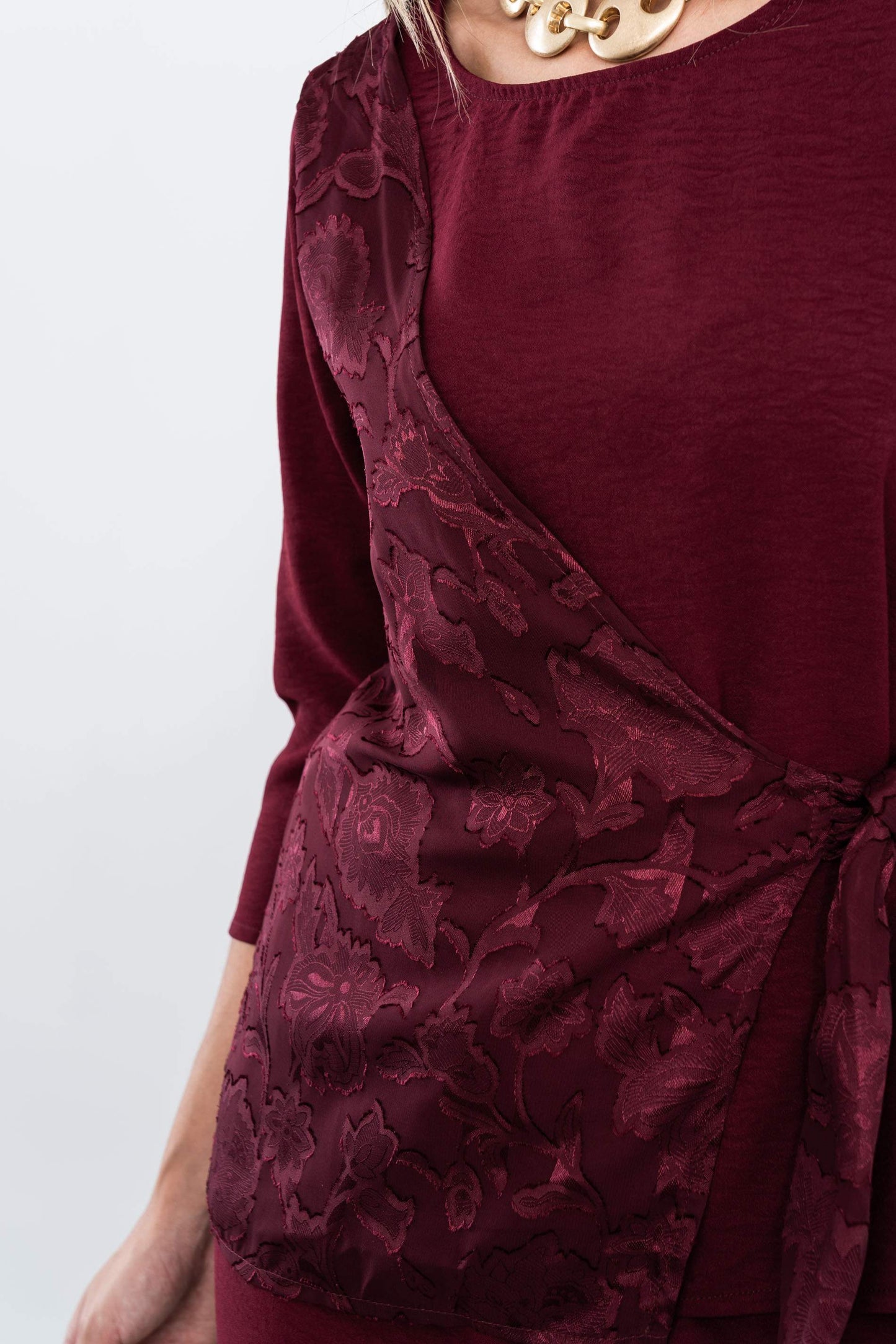 BLUSA EFECTO CRUZADO COMBINADA BURDEOS - Imagen 6