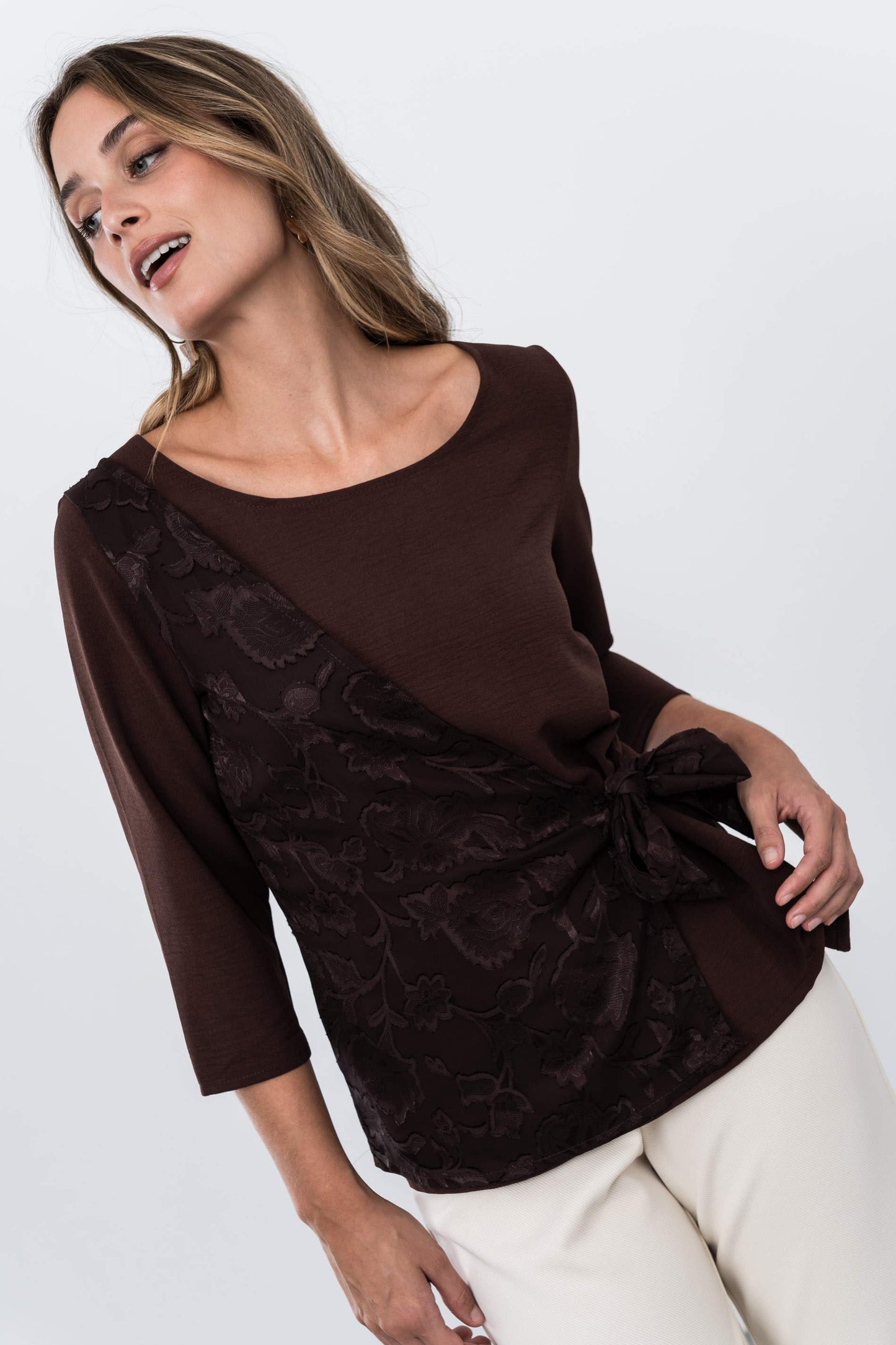 BLUSA EFECTO CRUZADO COMBINADA CHOCOLATE - Imagen 2