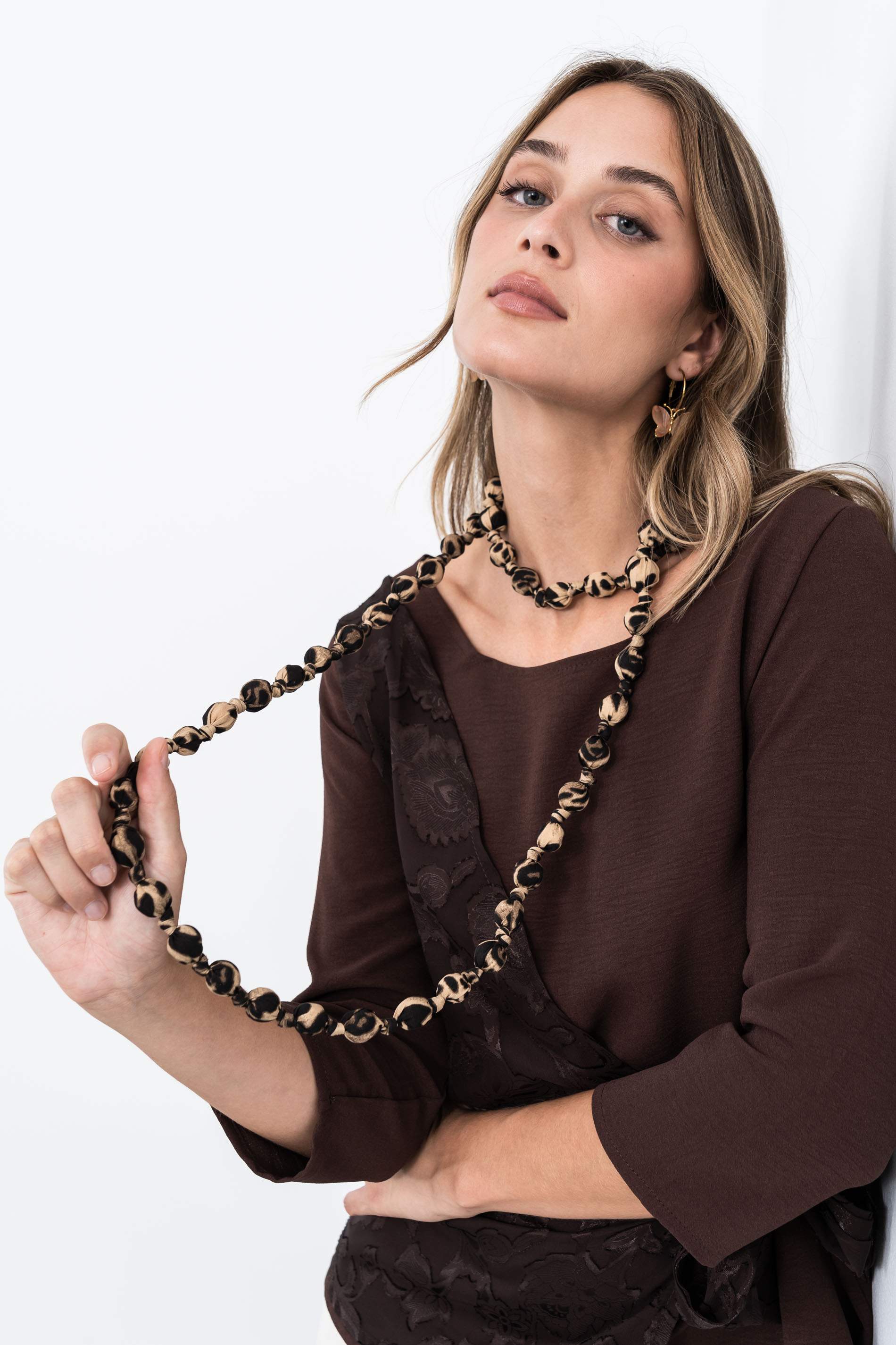 BLUSA EFECTO CRUZADO COMBINADA CHOCOLATE - Imagen 6