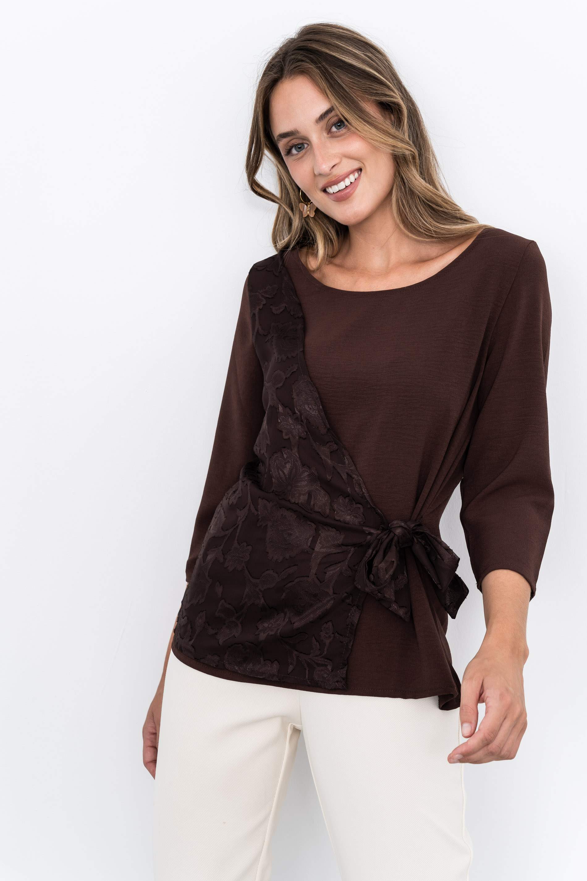 BLUSA EFECTO CRUZADO COMBINADA CHOCOLATE - Imagen 7