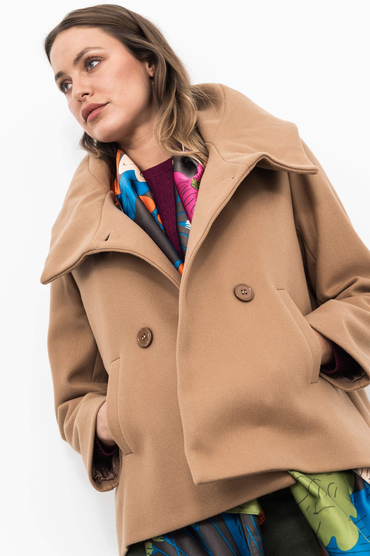 CHAQUETON CUELLO VUELTO BEIGE - Imagen 2