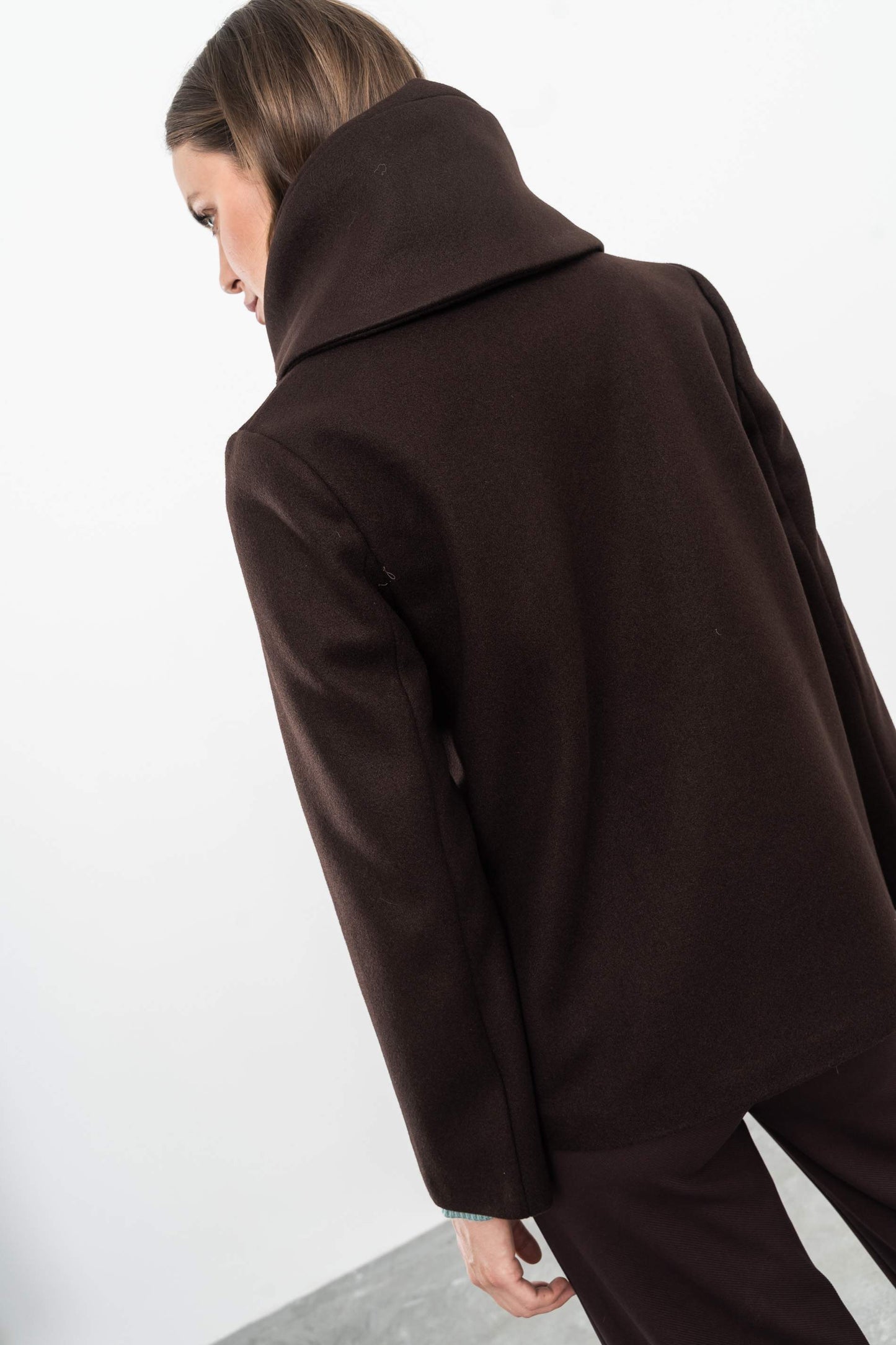 CHAQUETON CUELLO VUELTO CHOCOLATE - Imagen 4