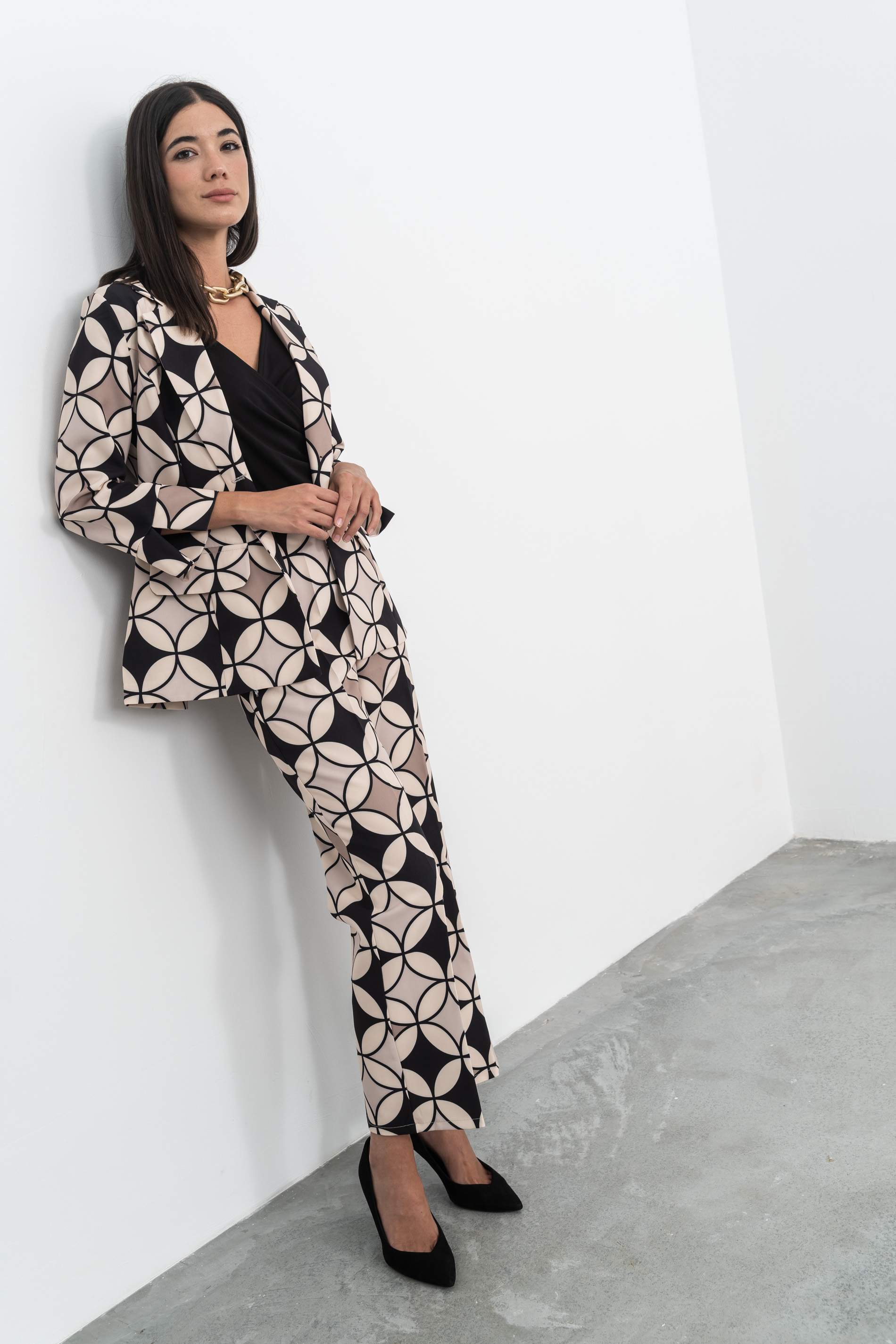 CHAQUETA ESTAMPADA CIRCULOS NEGRO - Imagen 4