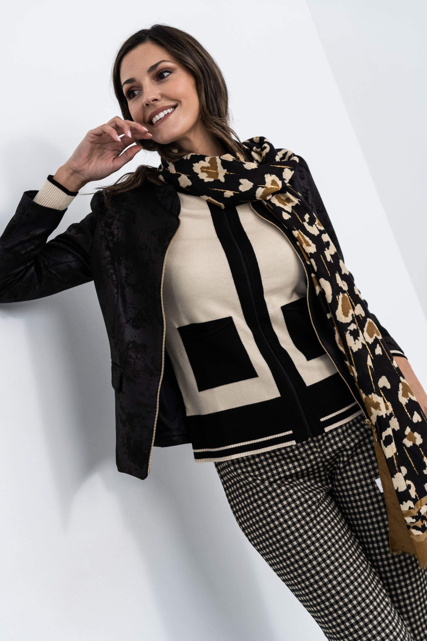CHAQUETA CREMALLERA BLOSQUES NEGRO - Imagen 6