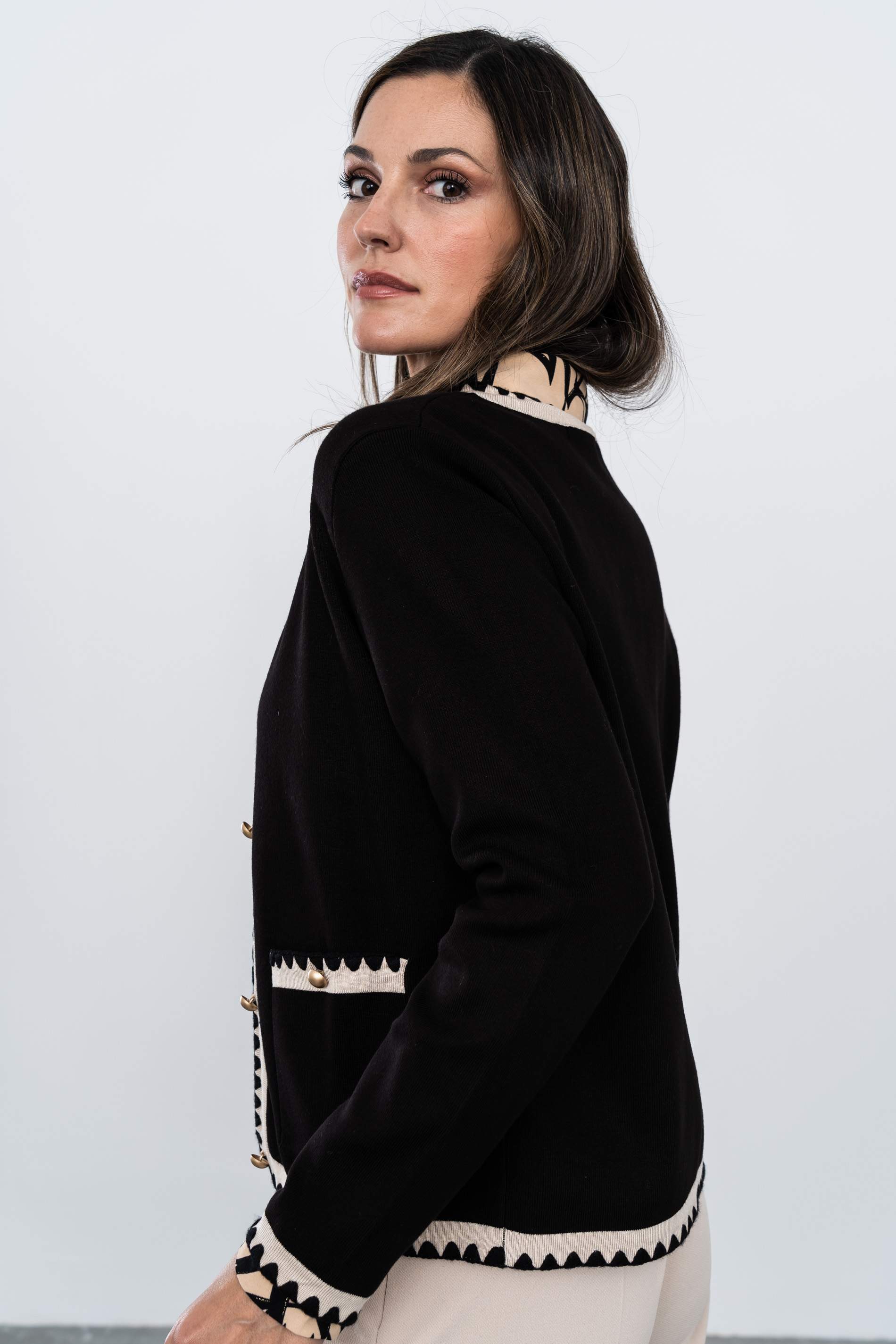 CHAQUETA VIVO CONTRASTE NEGRO - Imagen 8