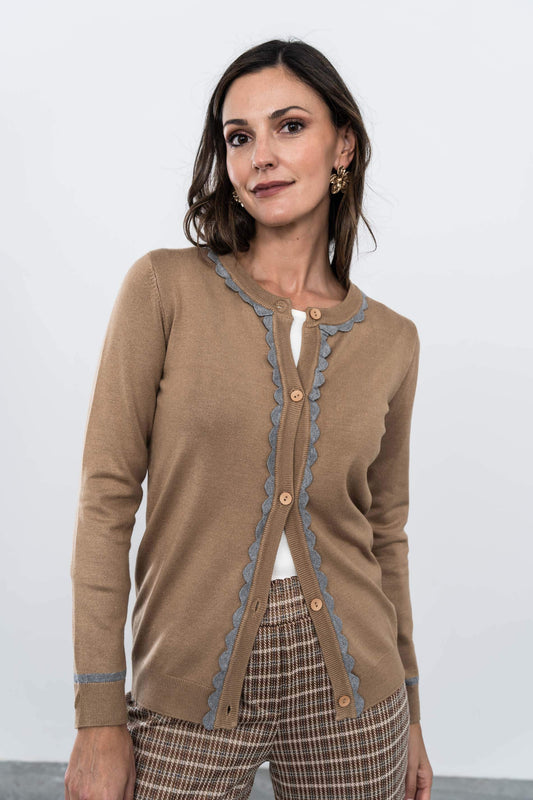 CHAQUETA DETALLE ONDAS CAMEL