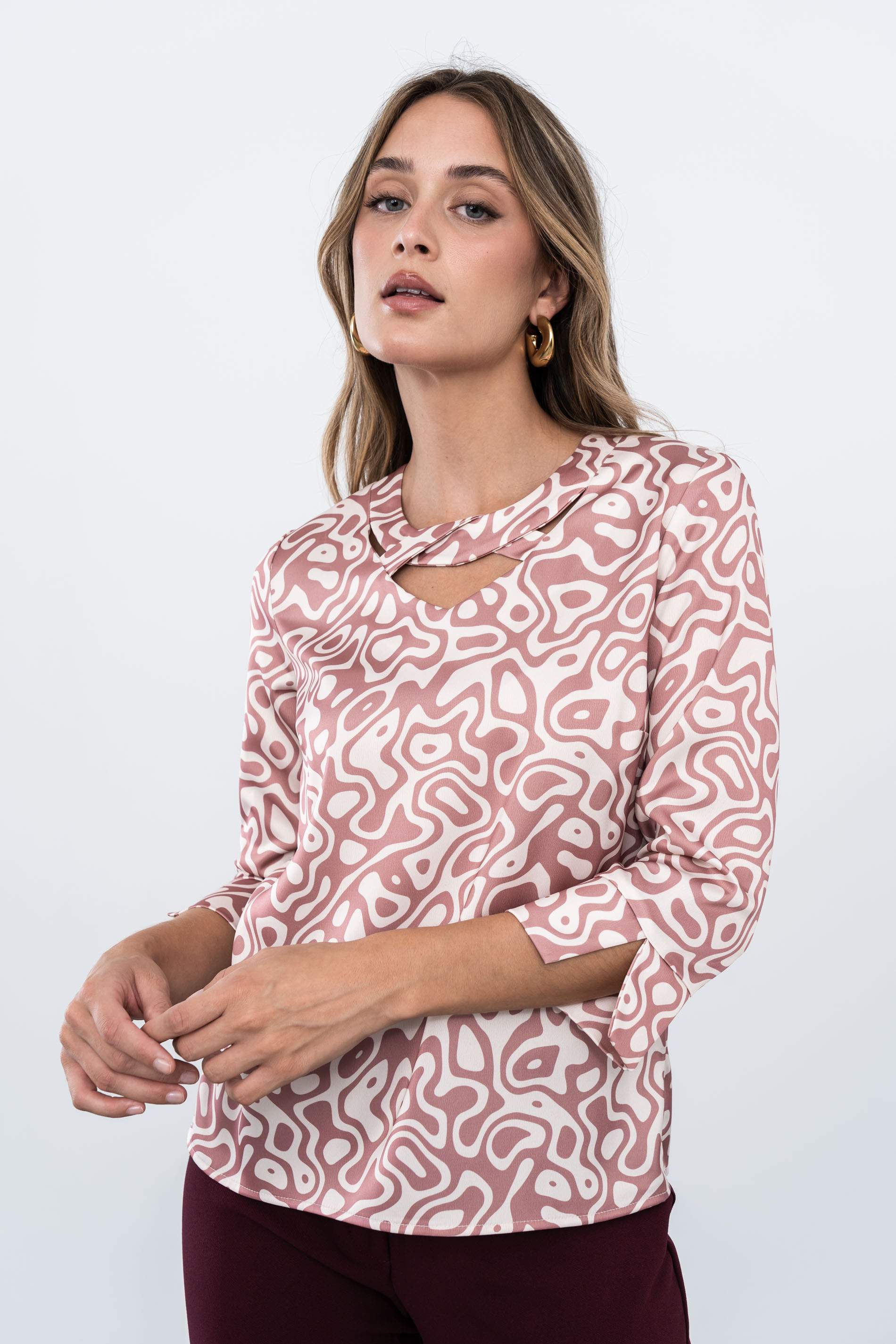 BLUSA CRUCETA CUELLO BICOLOR NUDE - Imagen 7