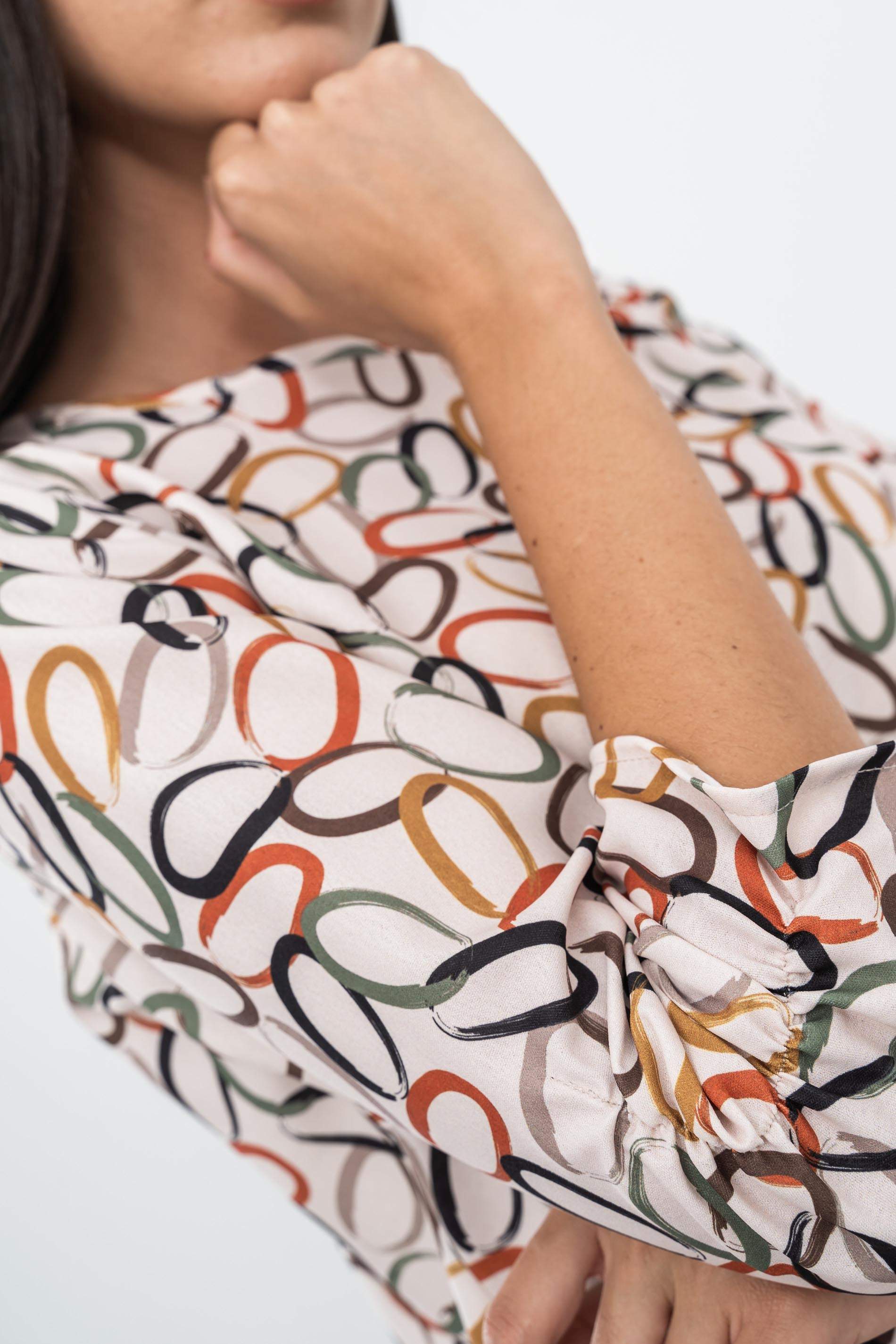BLUSA PUNO FRUNCIDO CIRCULOS - Imagen 3