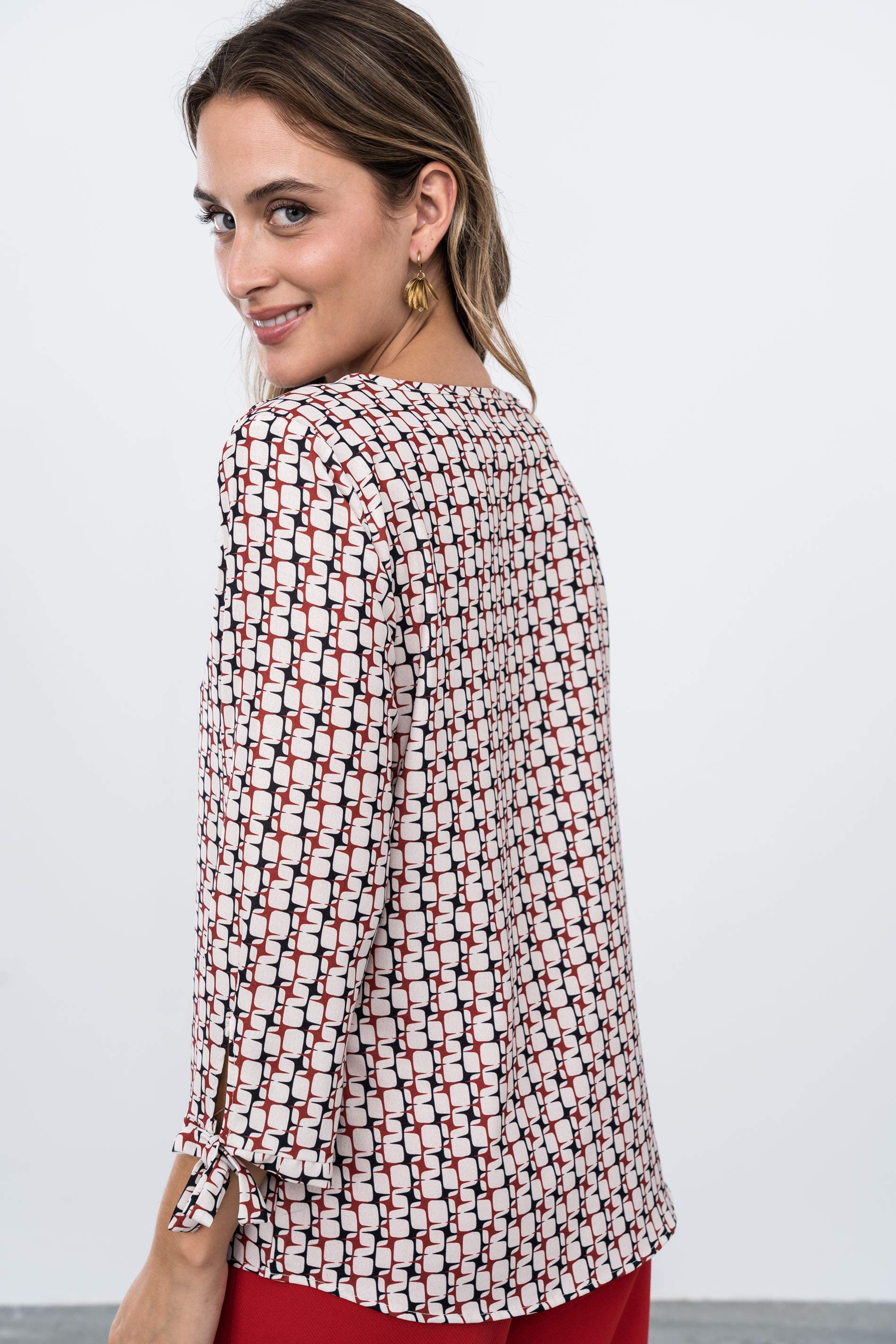 BLUSA GEOMETRICOS CUELLO PICO - Imagen 4