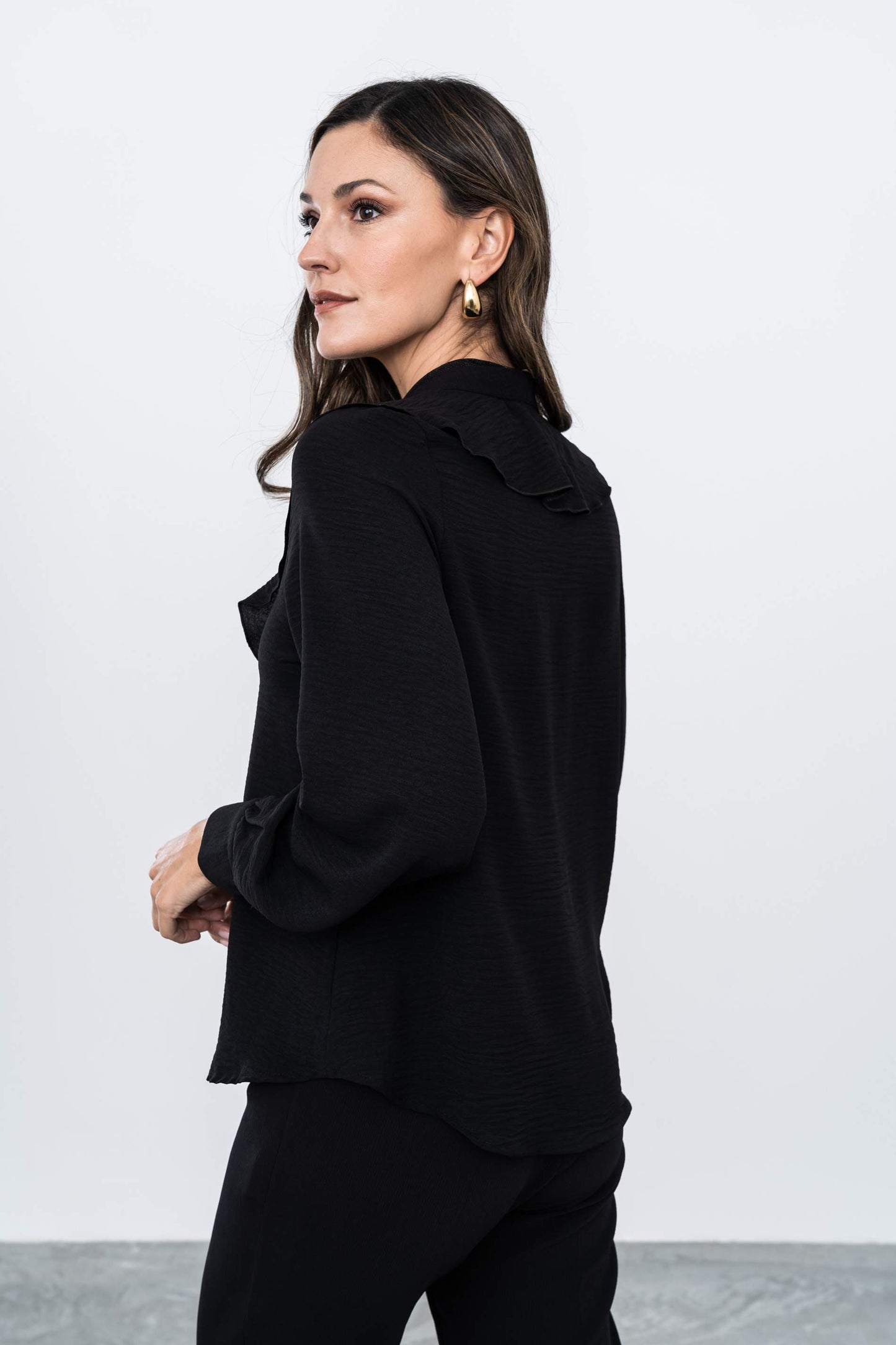BLUSA VOLANTE MANGA LARGA NEGRO - Imagen 4