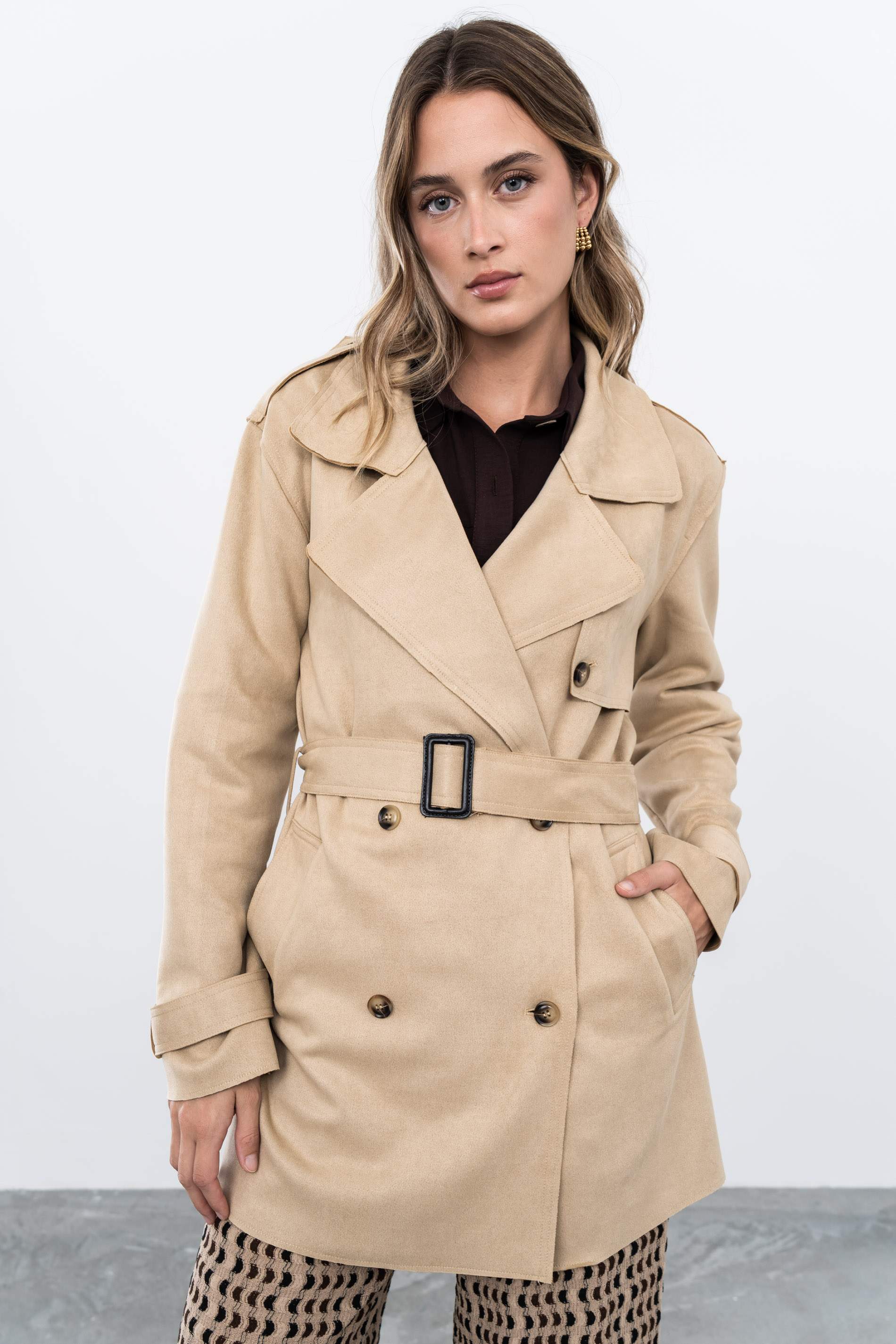 GABARDINA CORTA EFECTO ANTE BEIGE - Imagen 5