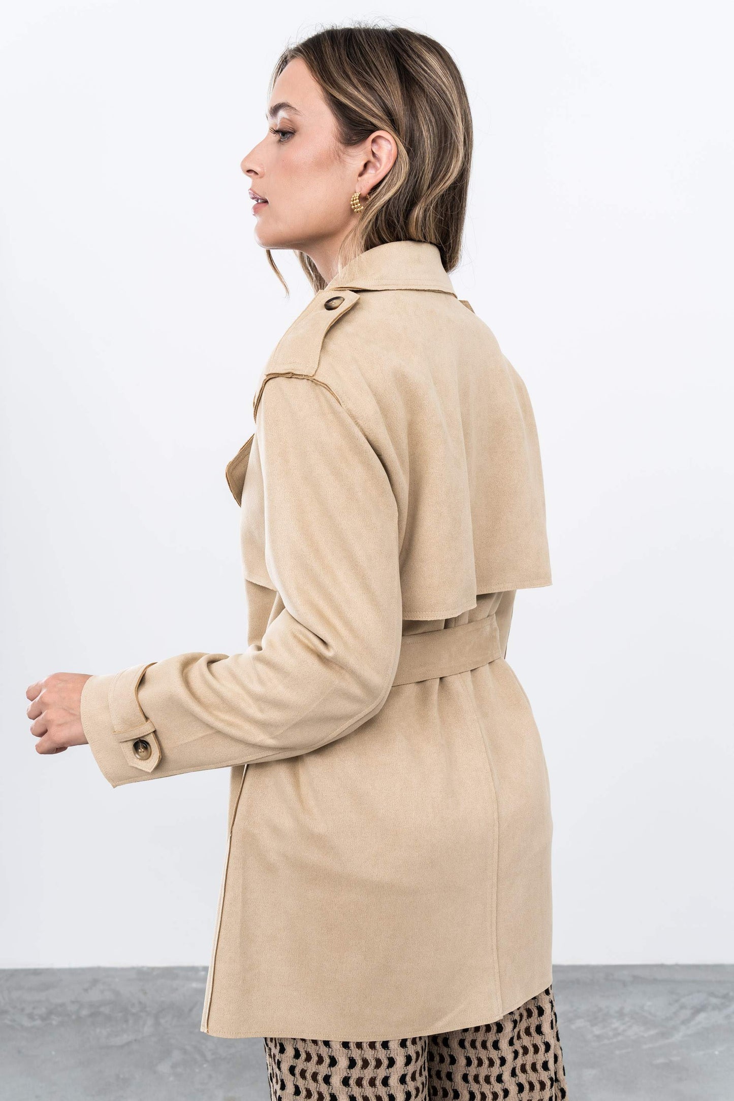 GABARDINA CORTA EFECTO ANTE BEIGE - Imagen 6