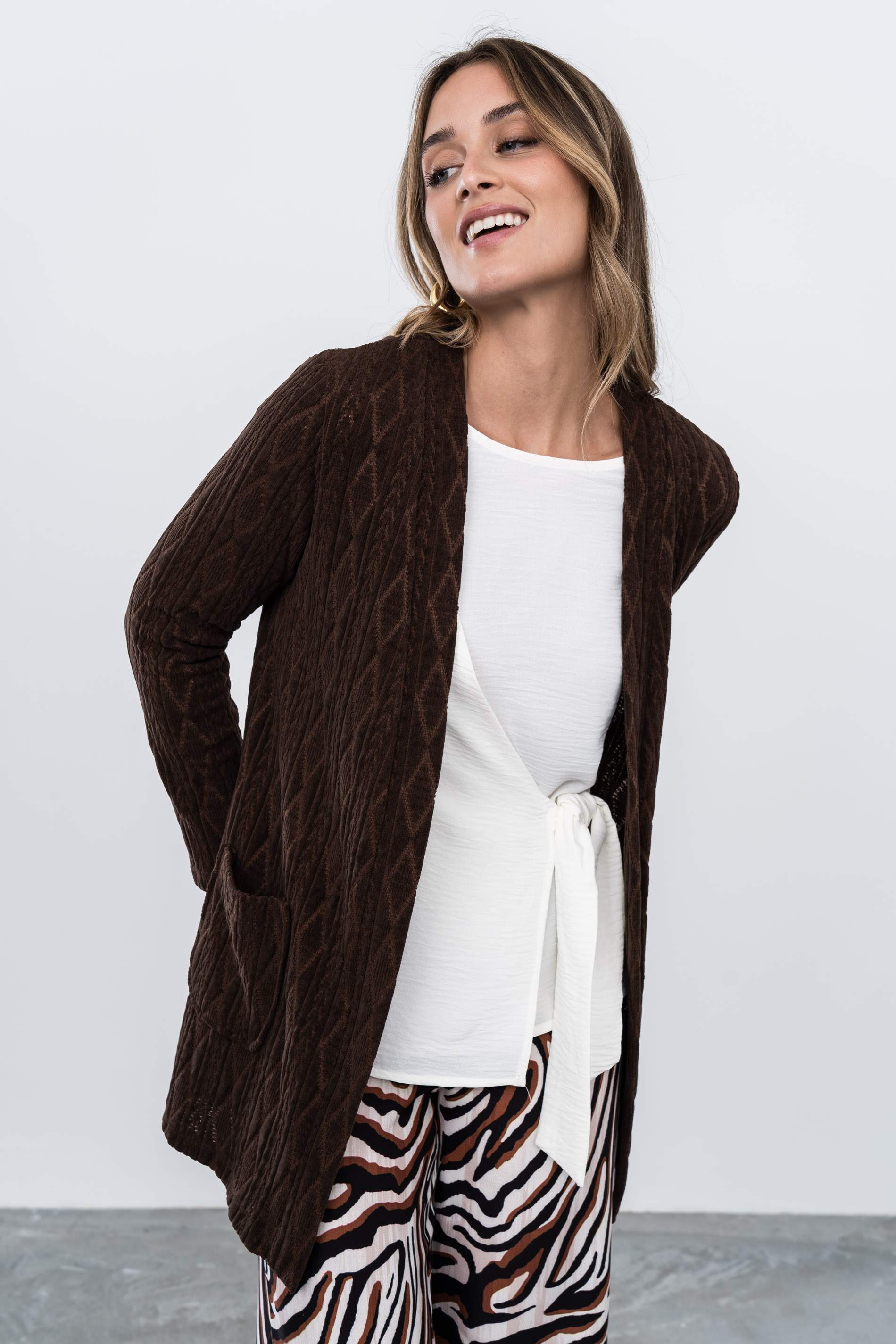 CHAQUETA PUNTO ROMBO CHOCOLATE - Imagen 2