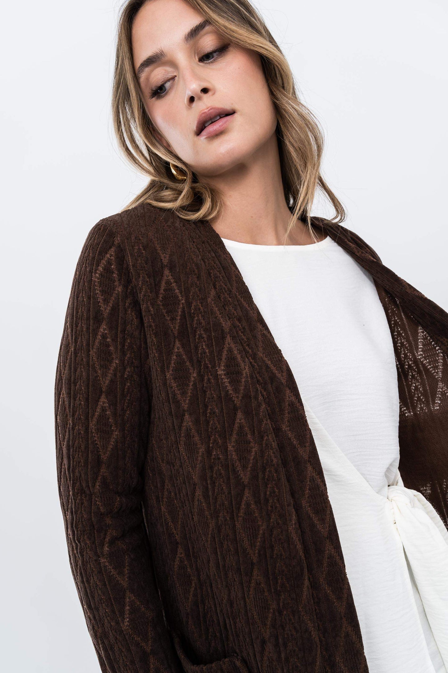 CHAQUETA PUNTO ROMBO CHOCOLATE - Imagen 3
