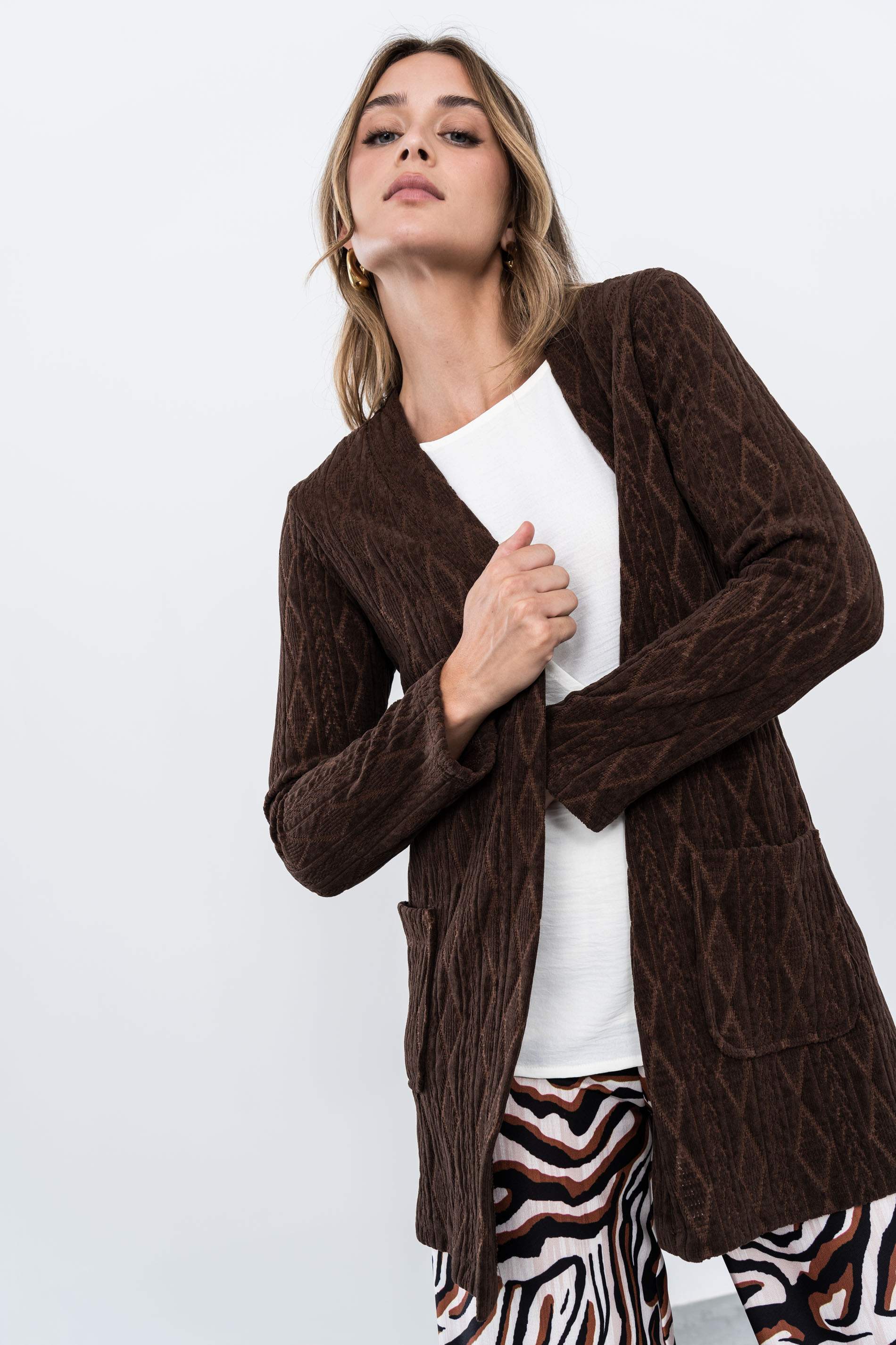 CHAQUETA PUNTO ROMBO CHOCOLATE - Imagen 5