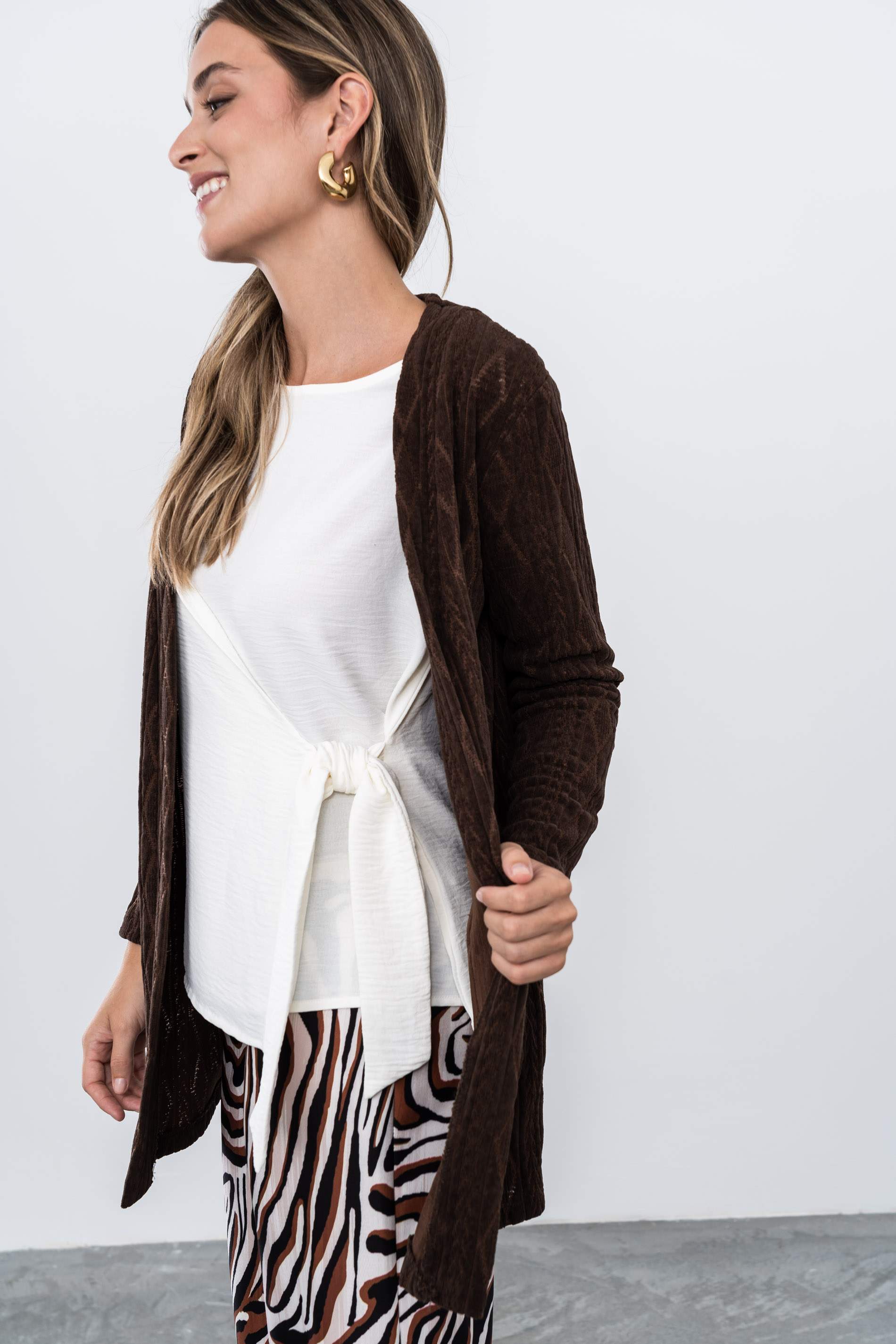 CHAQUETA PUNTO ROMBO CHOCOLATE - Imagen 6