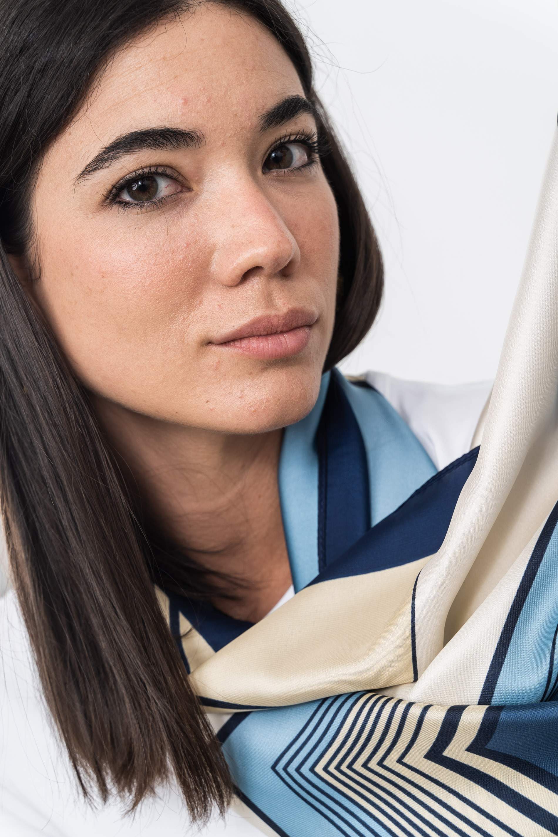 FOULARD EFECTO SEDA GEOMETRICOS - Imagen 2