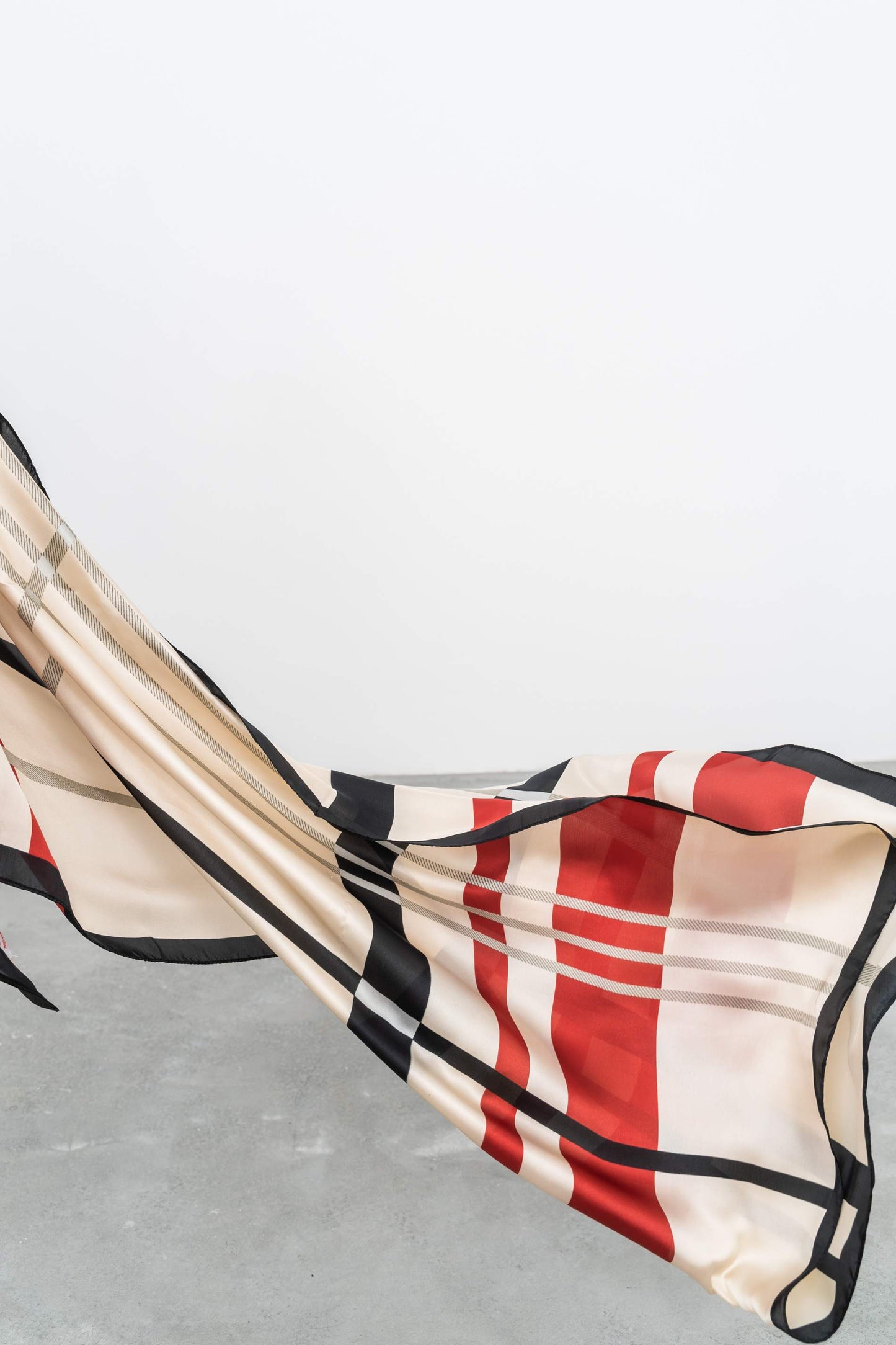 FOULARD EFECTO SEDA CUADROS - Imagen 4