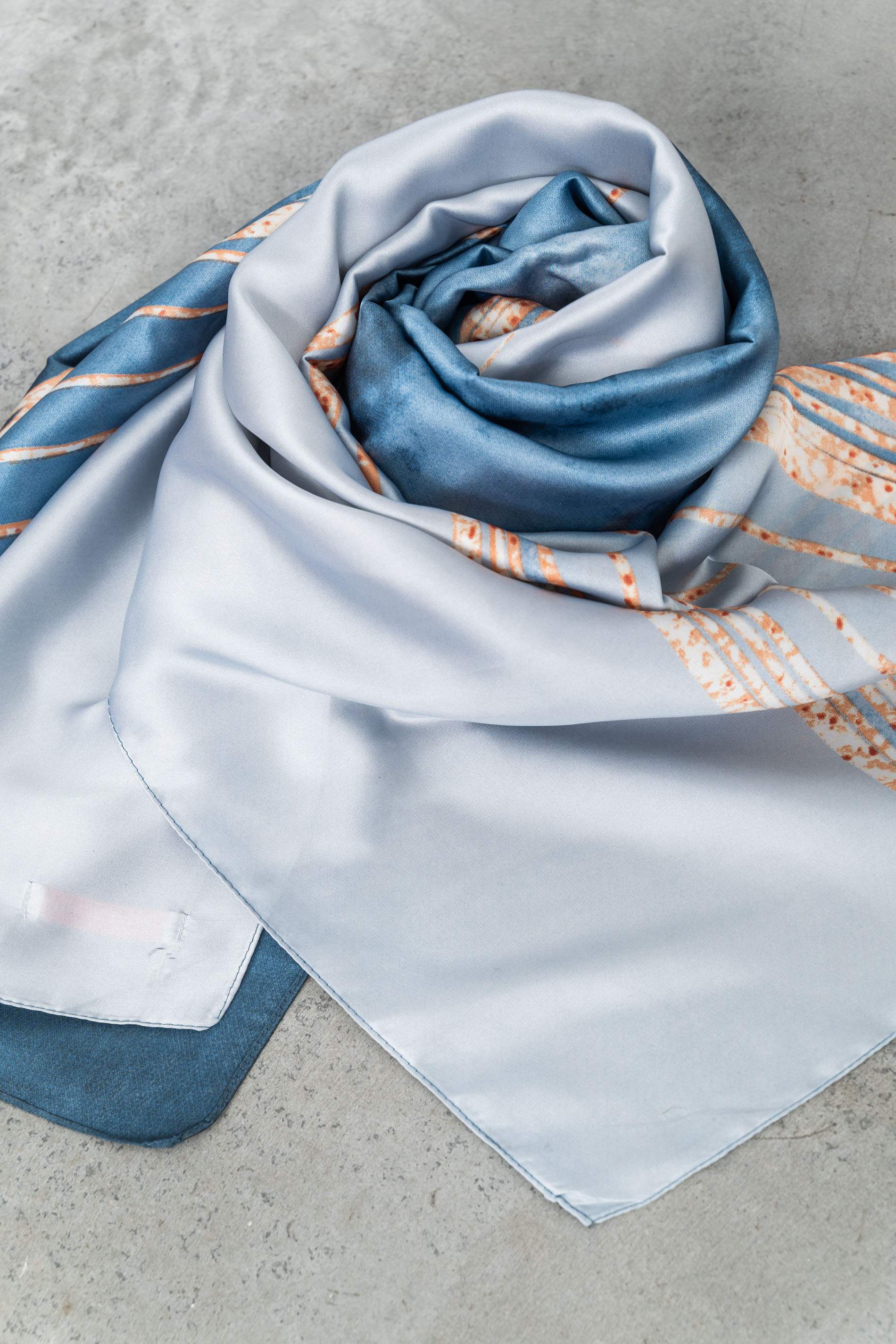 FOULARD EFECTO SEDA TRAZOS - Imagen 3