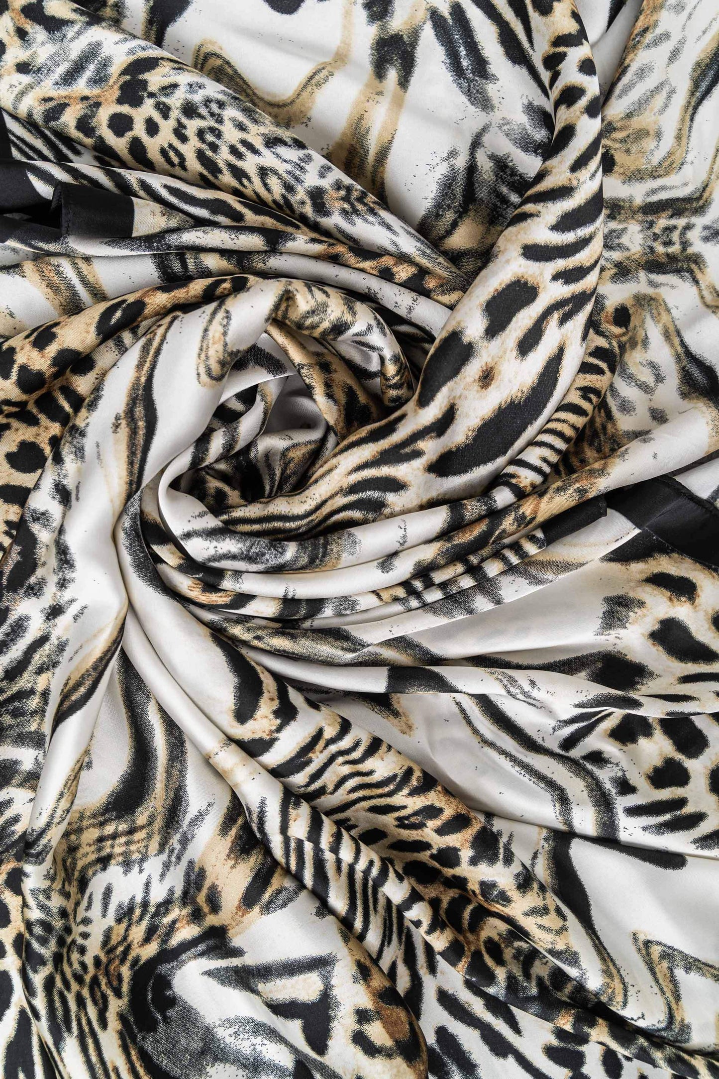 FOULARD EFECTO SEDA ANIMAL BEIGE - Imagen 4