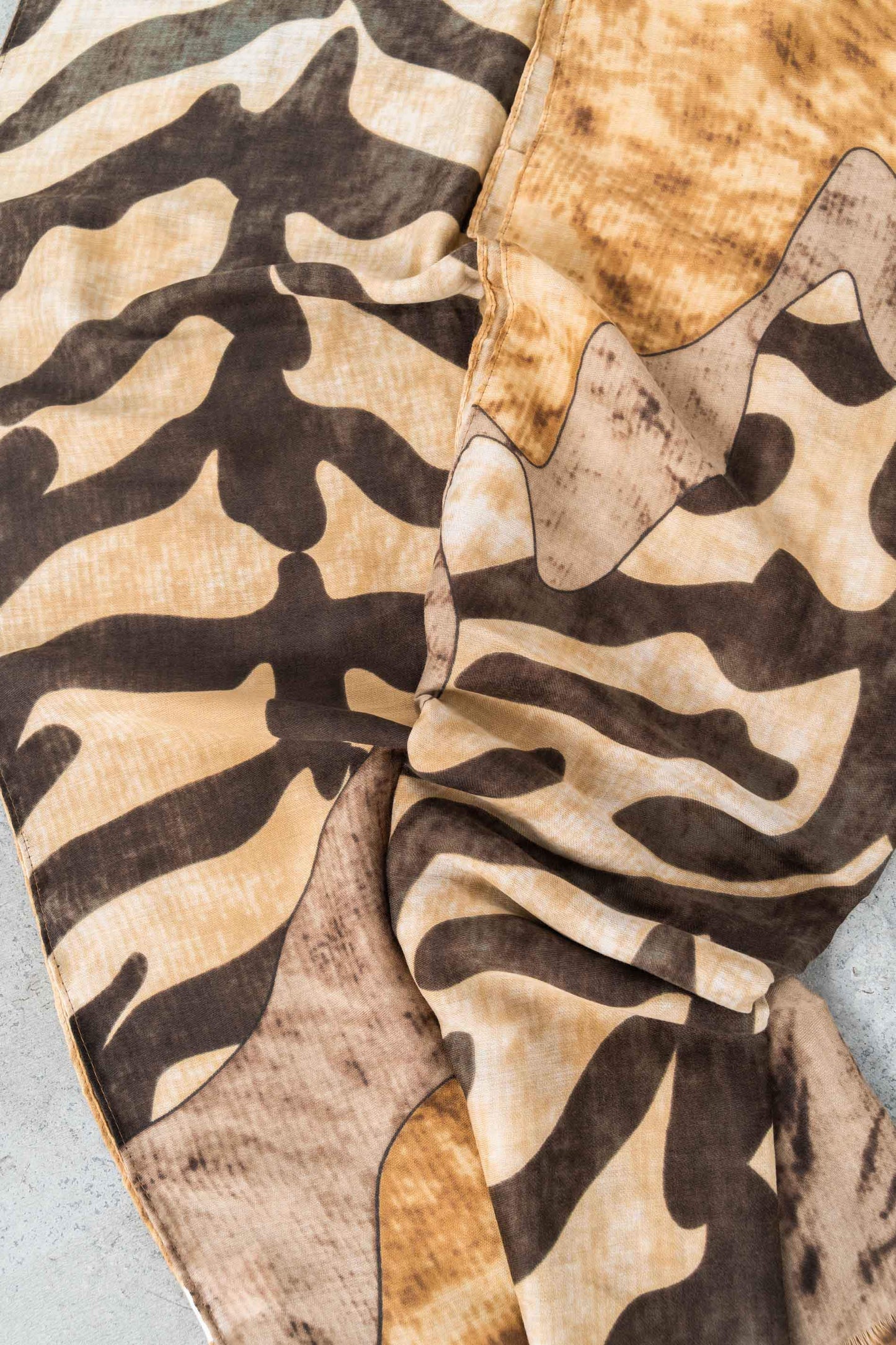 FOULARD ESTAMPADO JIRAFA MARRON - Imagen 2