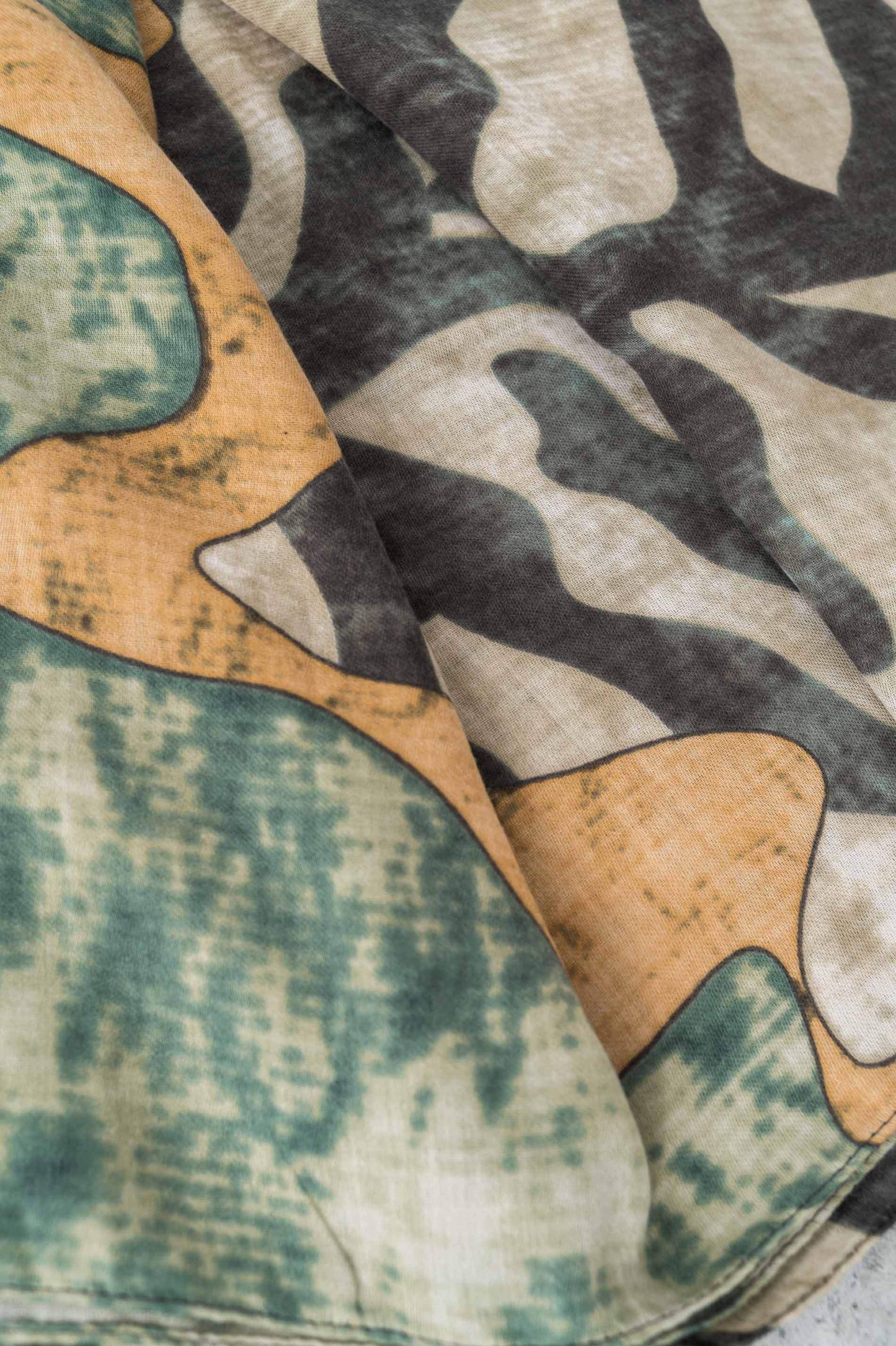 FOULARD ESTAMPADO JIRAFA VERDE - Imagen 2