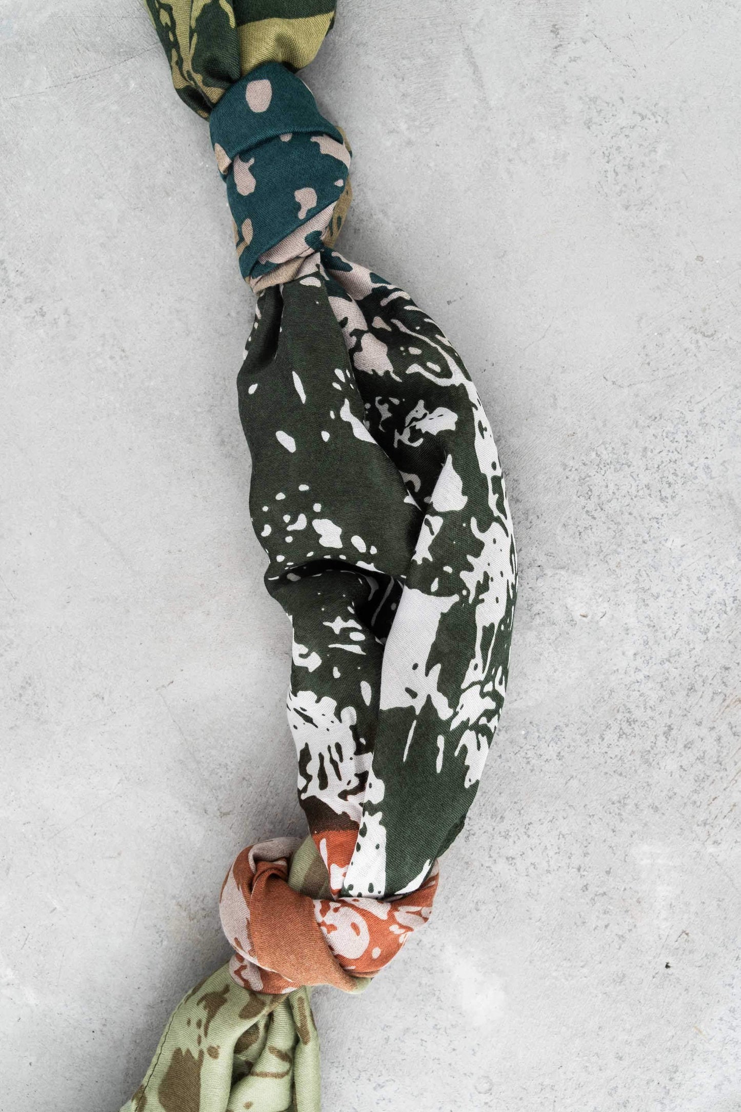 FOULARD BLOQUES ESTAMPADO VERDE - Imagen 2