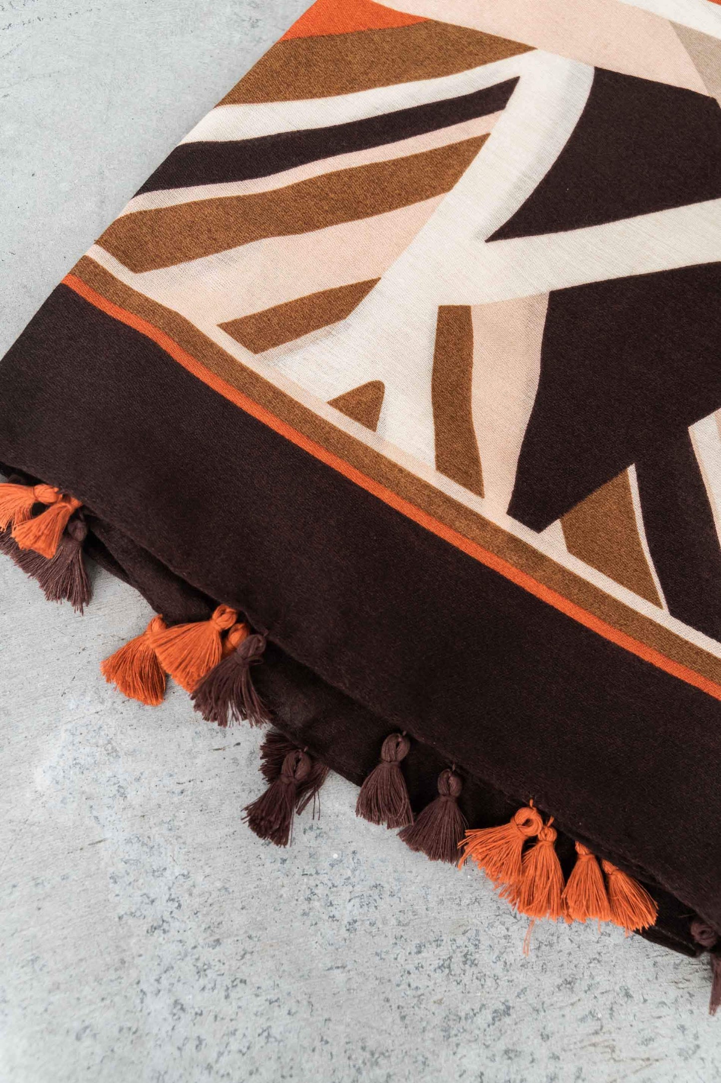 FOULARD GEOMETRICOS POMPONES CALDERA