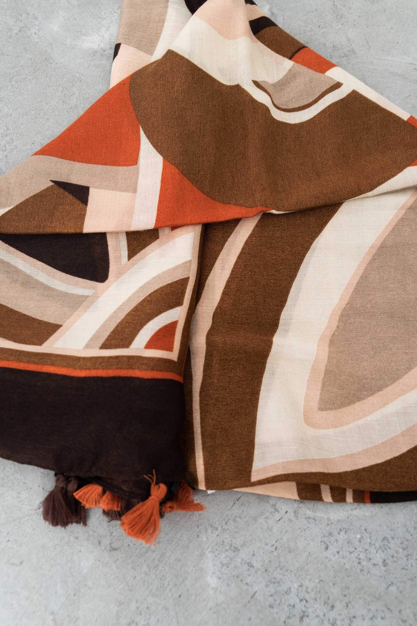 FOULARD GEOMETRICOS POMPONES CALDERA - Imagen 2