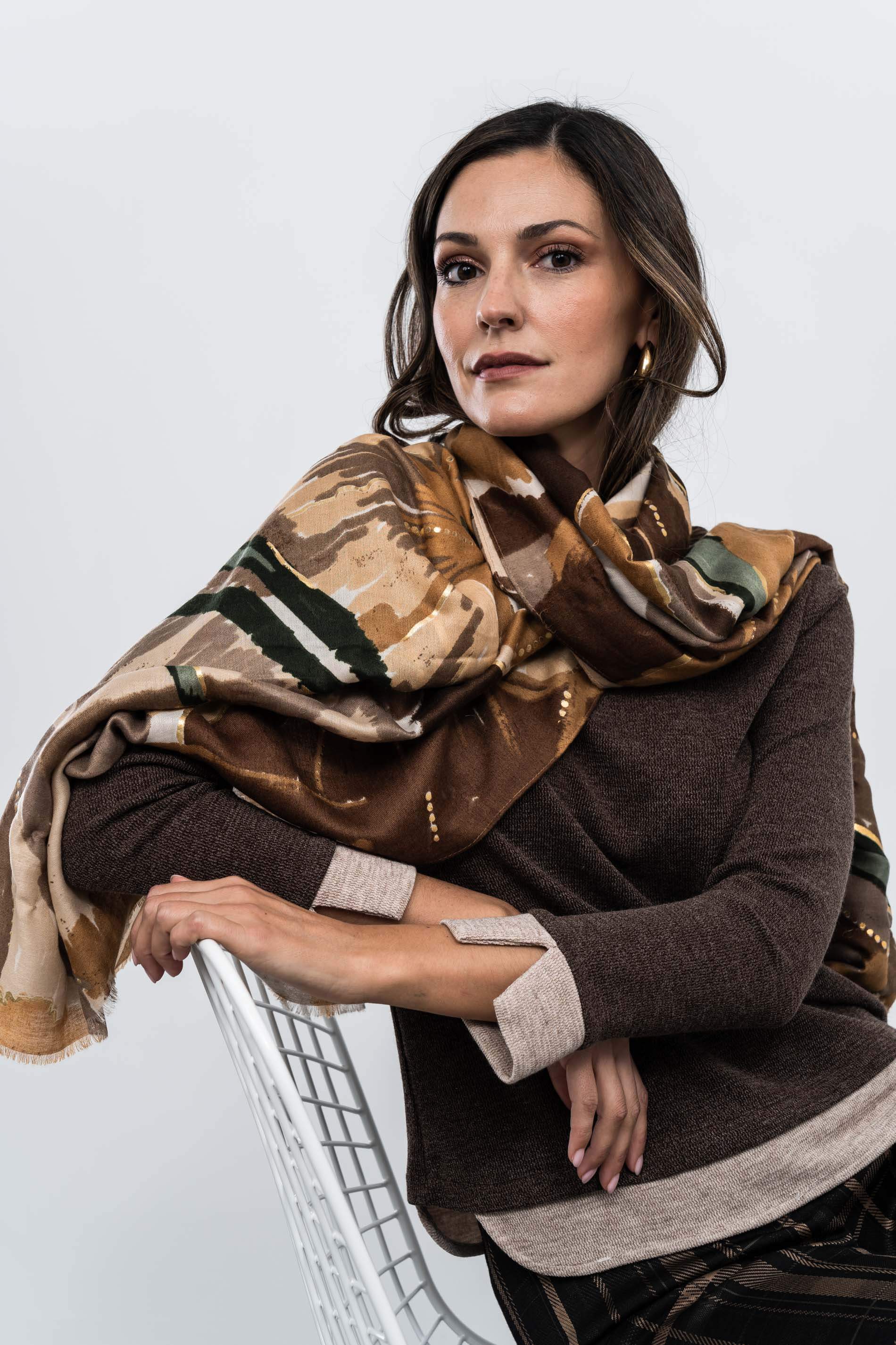FOULARD FLOR DETALLE ORO CAMEL - Imagen 4