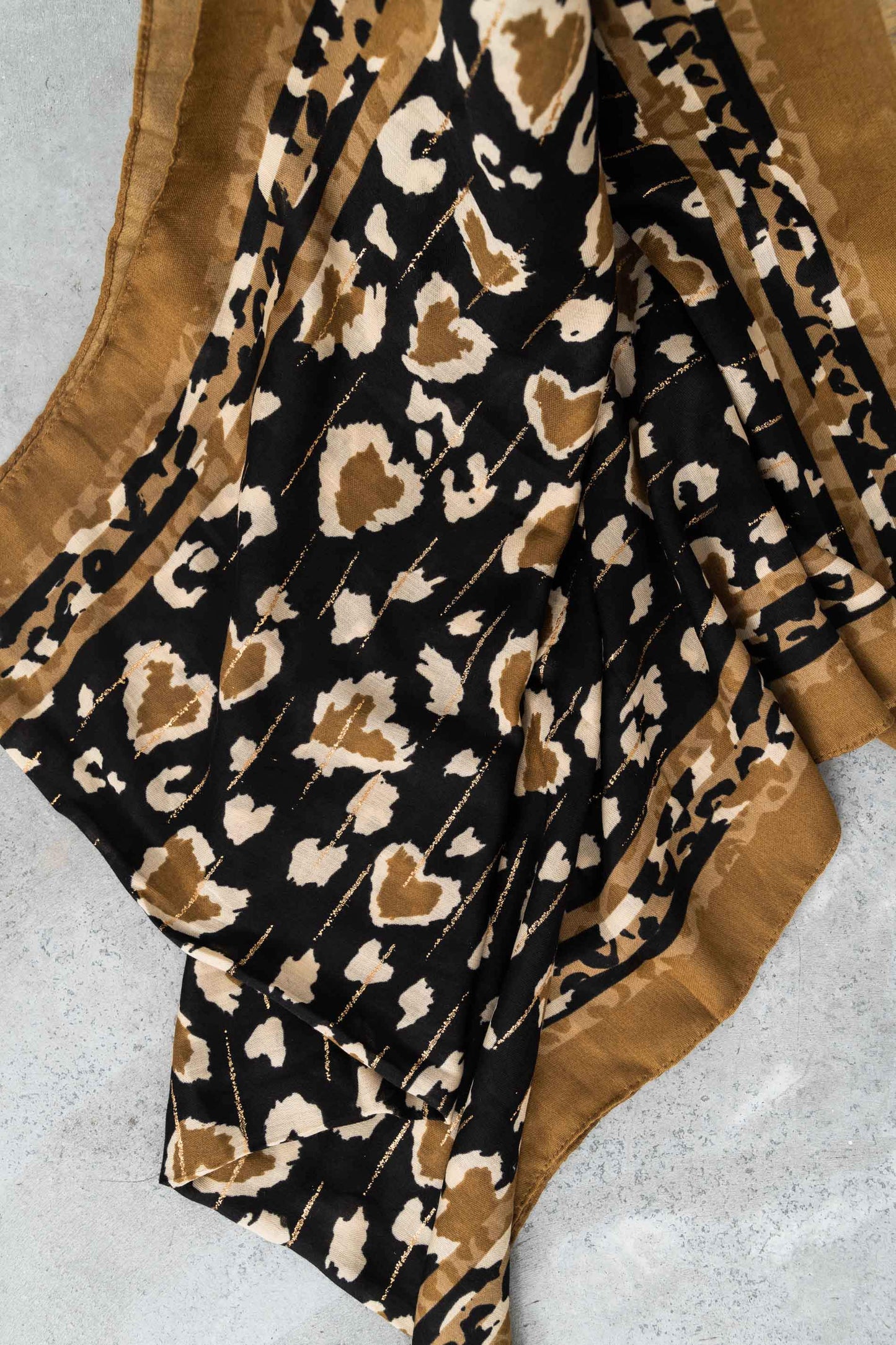 FOULARD ESTAMPADO ANIMAL ORO NEGRO - Imagen 2