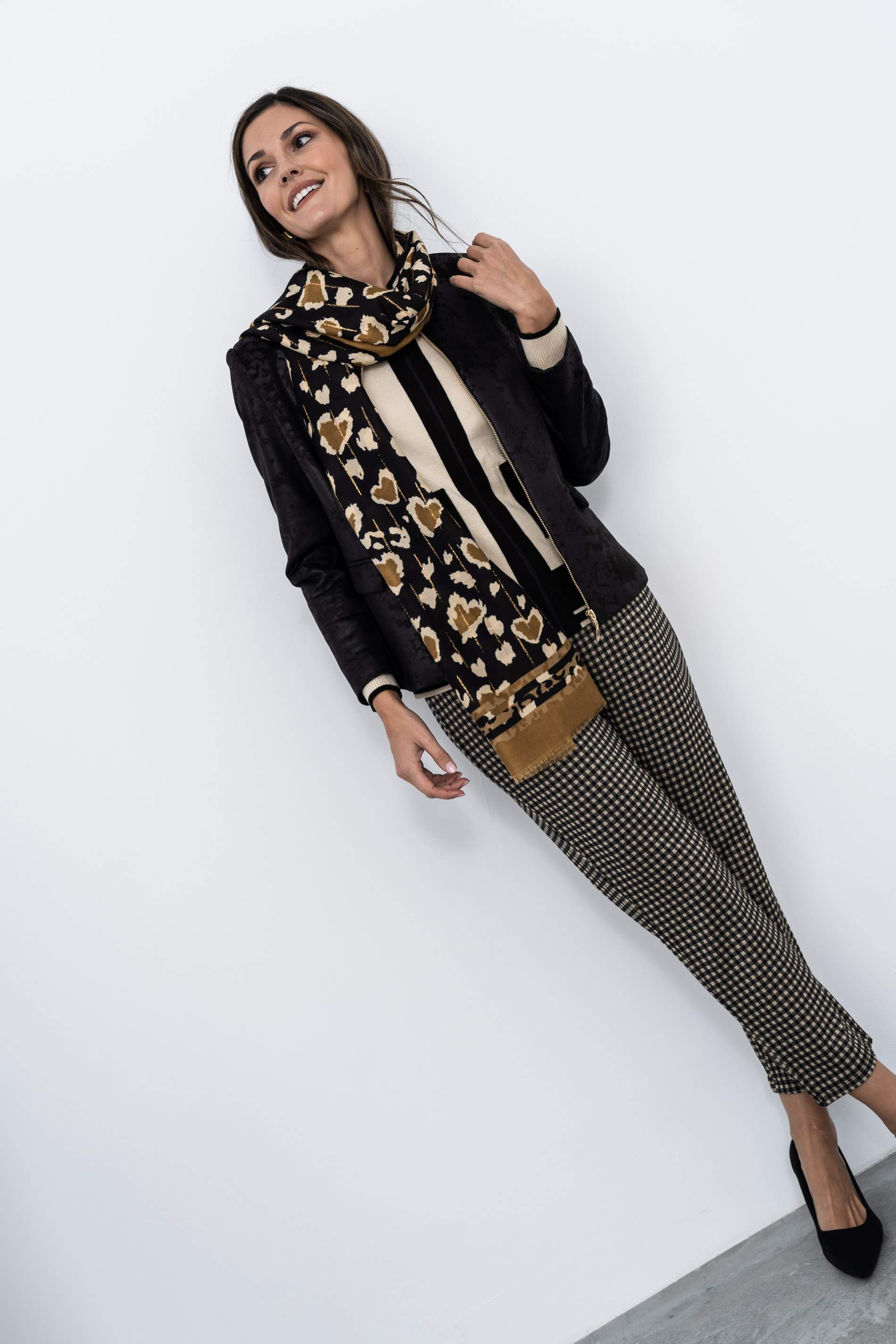 FOULARD ESTAMPADO ANIMAL ORO NEGRO - Imagen 3