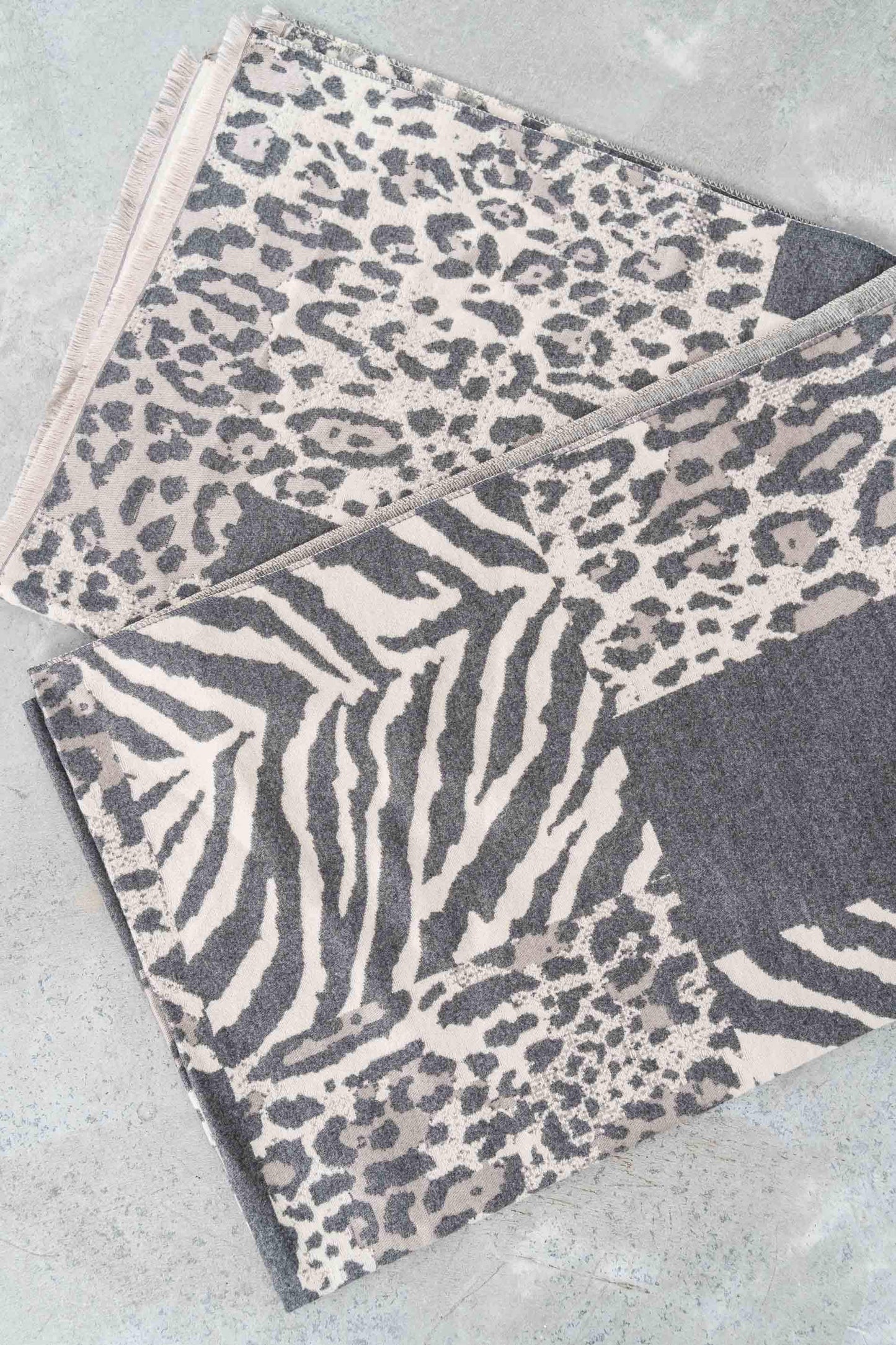 ESTOLA PATCHWORD ANIMAL GRIS