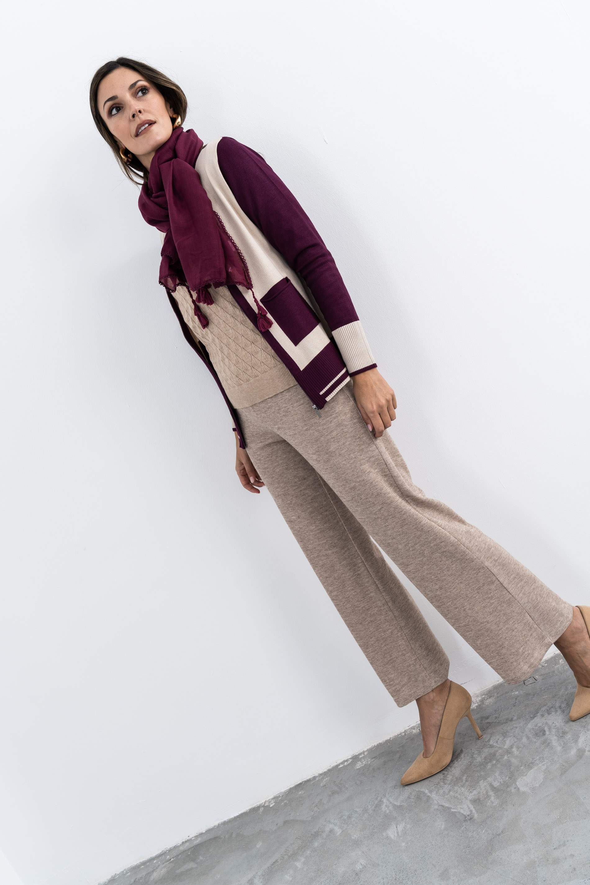 FOULARD LISO POMPONES BURDEOS - Imagen 3