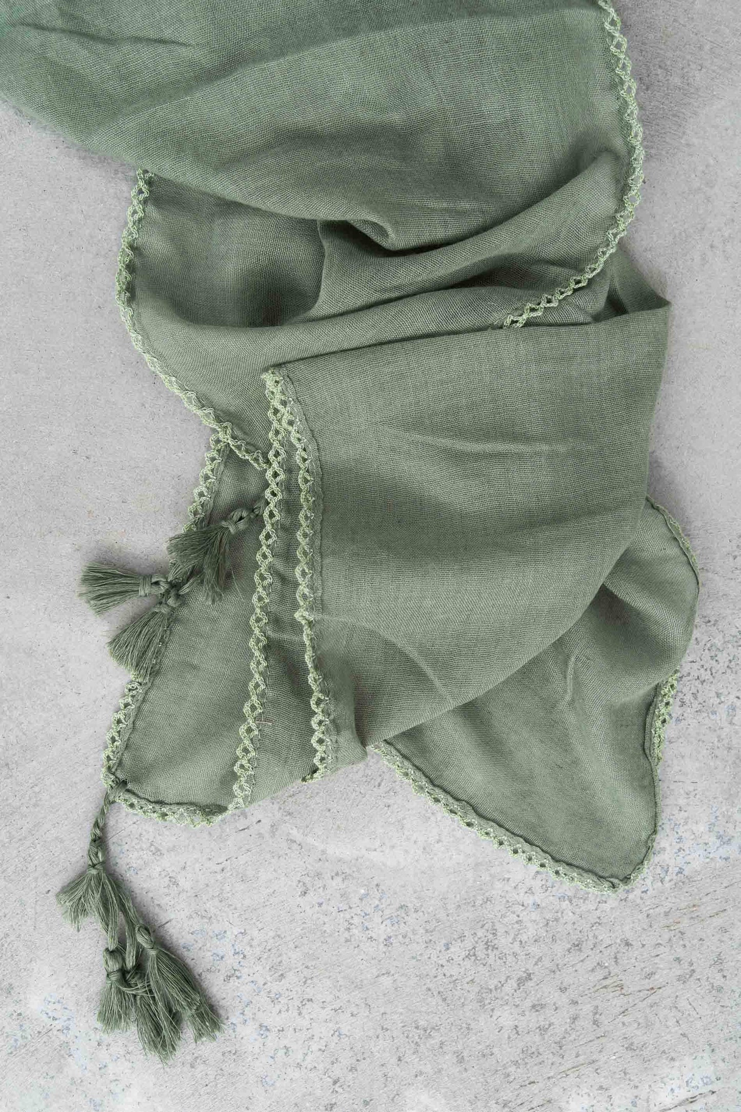 FOULARD LISO POMPONES OLIVA - Imagen 2