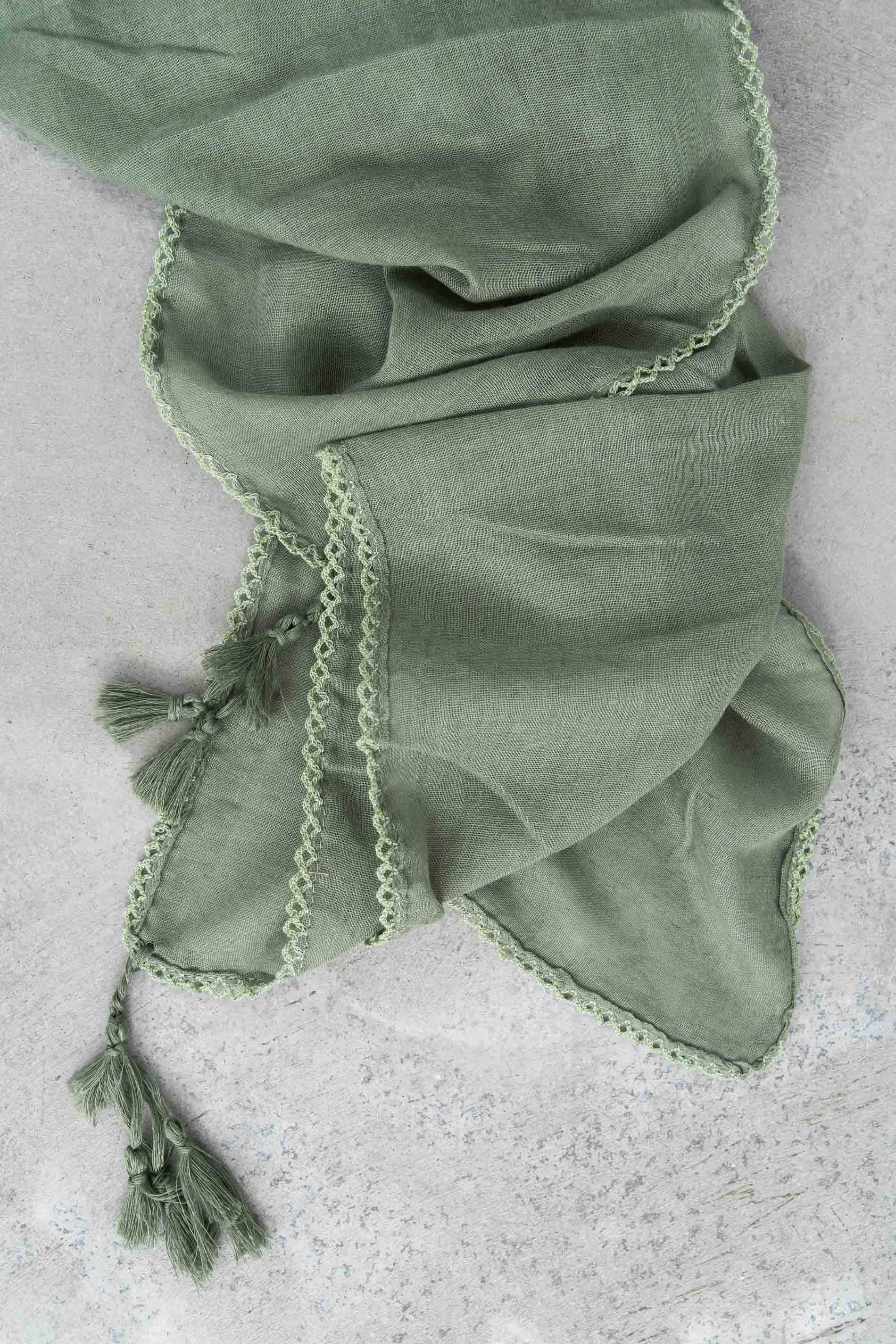 FOULARD LISO POMPONES OLIVA - Imagen 2