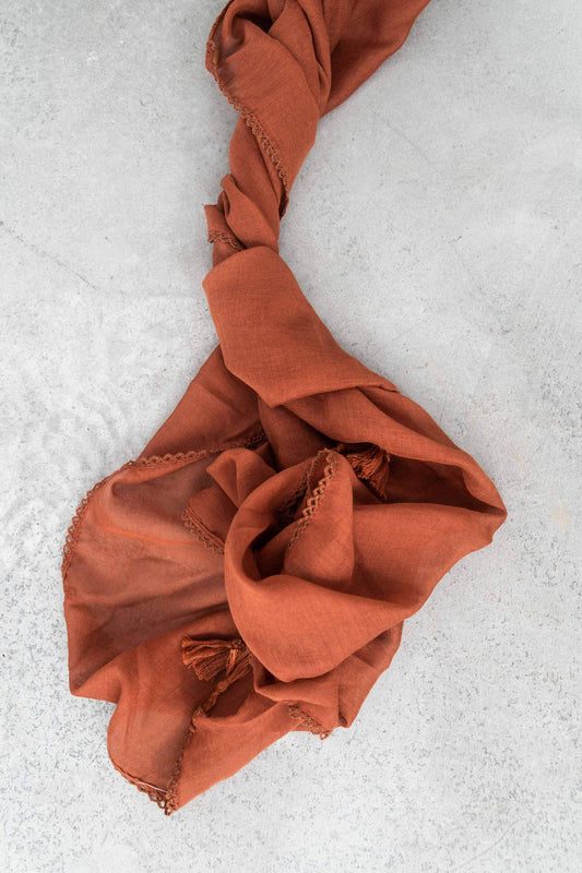 FOULARD LISO POMPONES TEJA