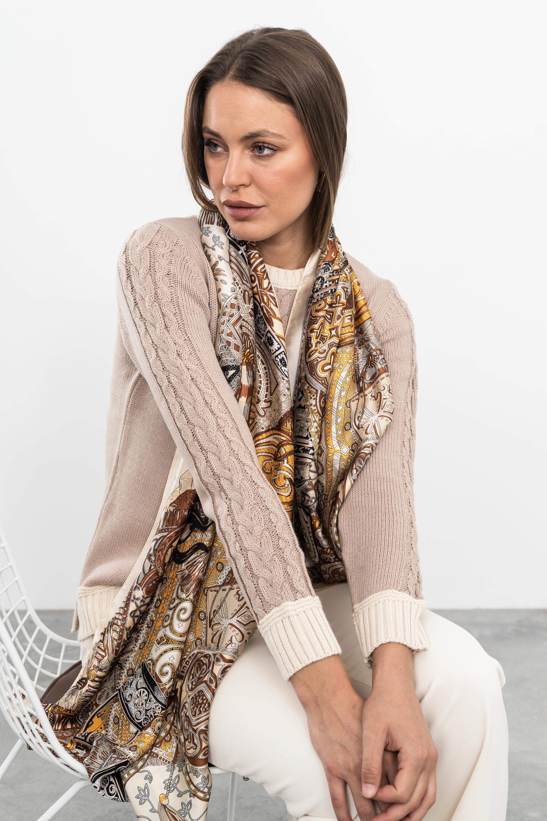 FOULARD EFECTO SEDA JINETE BEIGE - Imagen 2