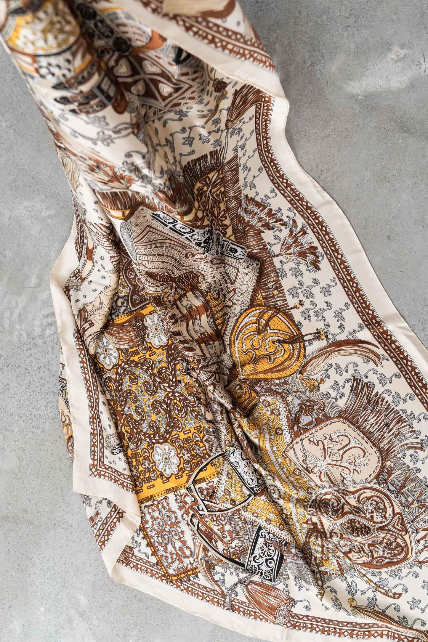 FOULARD EFECTO SEDA JINETE BEIGE - Imagen 3