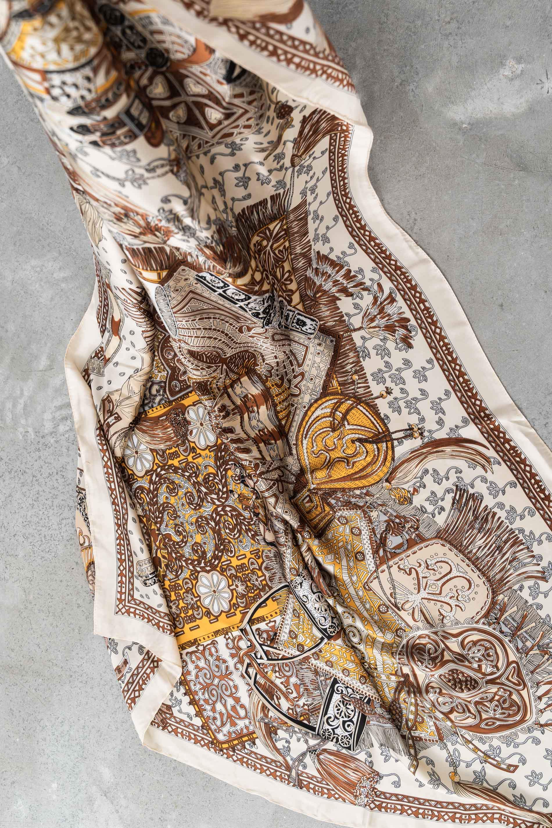 FOULARD EFECTO SEDA JINETE BEIGE - Imagen 3