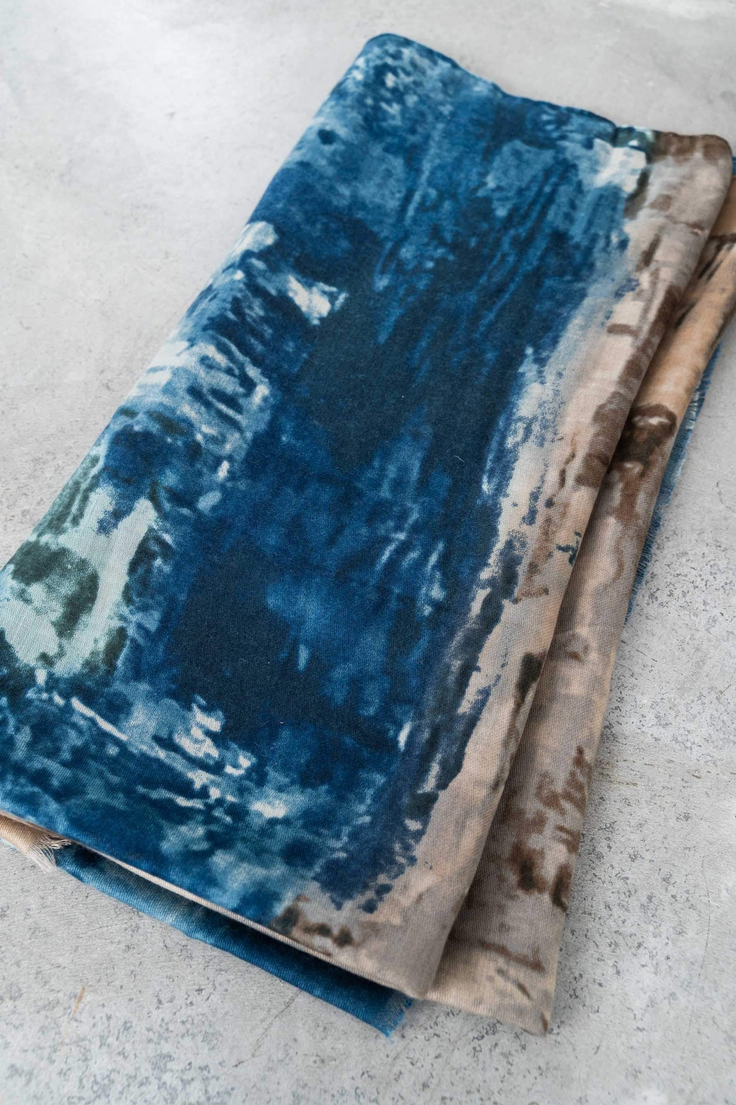 FOULARD ESTAMPADO ABSTRACTO AZUL - Imagen 2