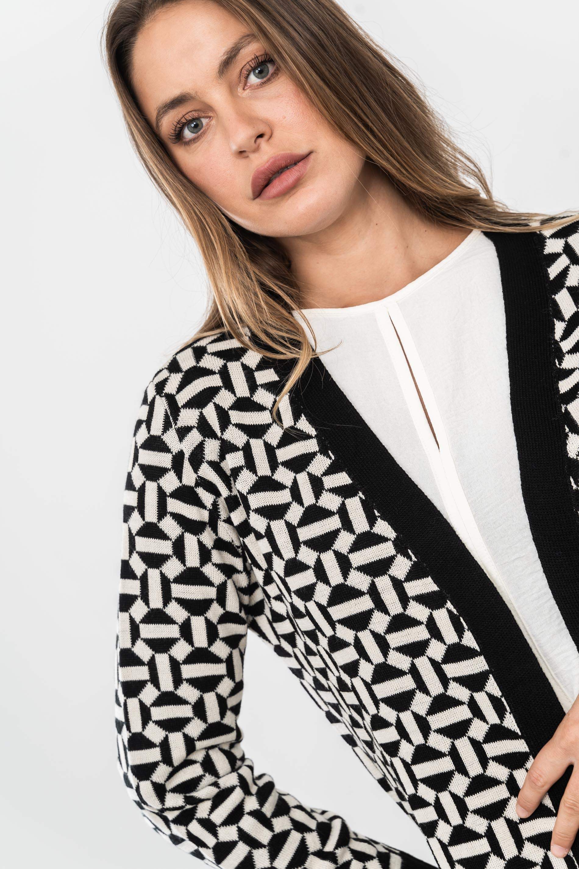 CHAQUETA GEOMETRICOS NEGRO - Imagen 3