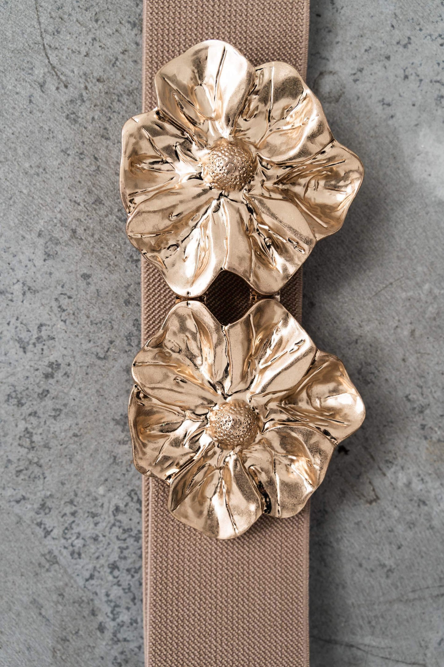 CINTURON ELASTICO FLOR METAL CAMEL - Imagen 2