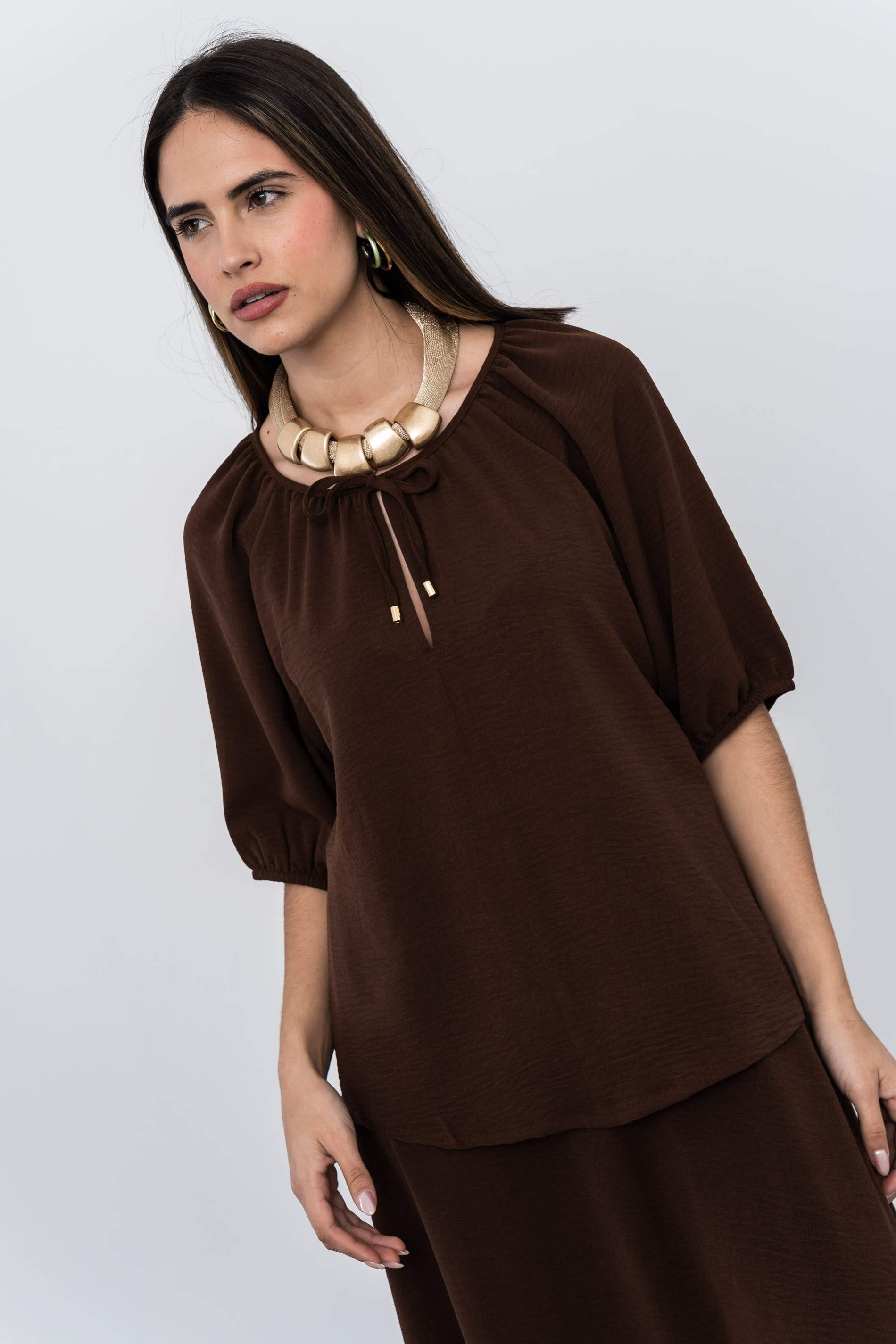 BLUSA FRUNCES LACITO CHOCOLATE - Imagen 7
