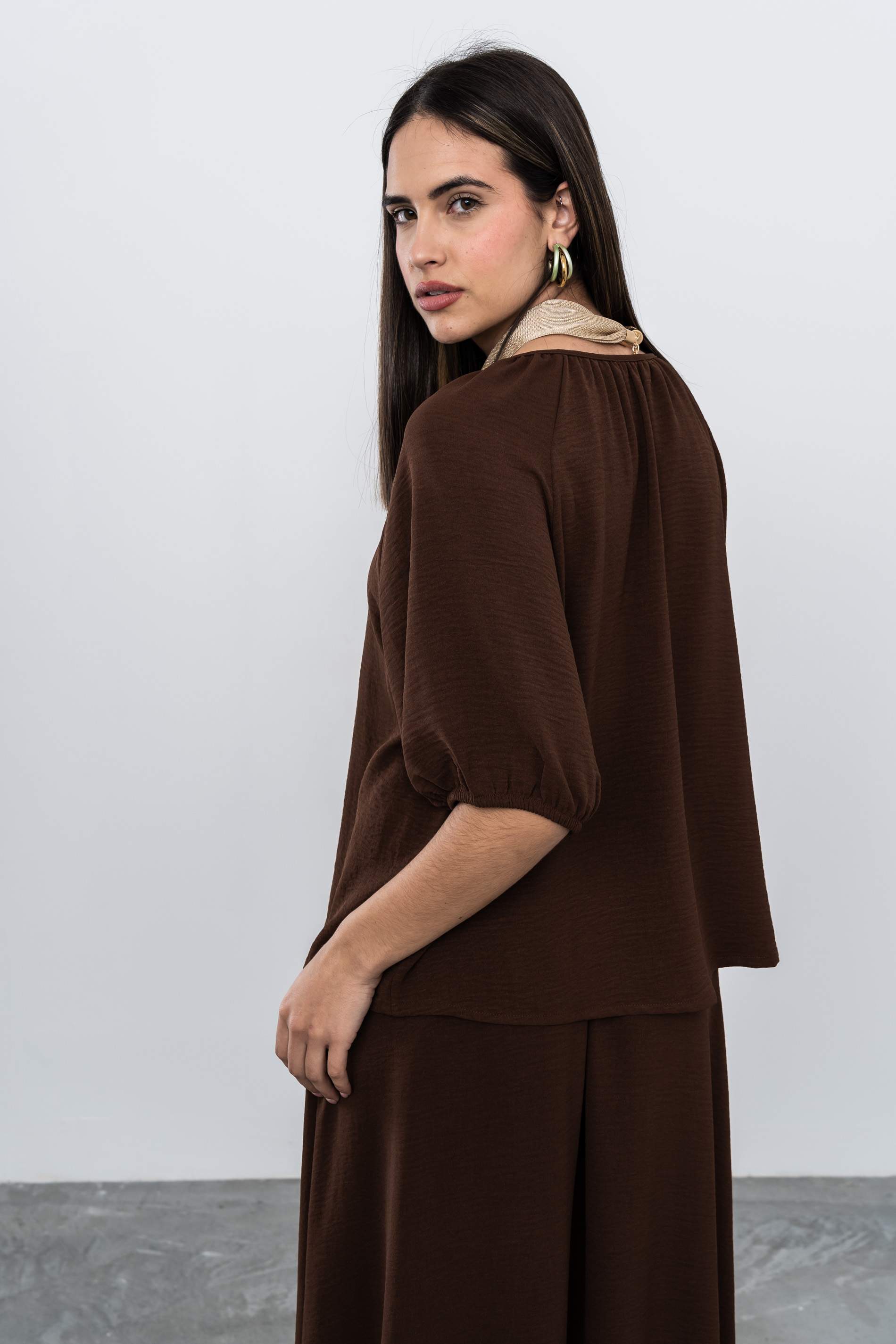 BLUSA FRUNCES LACITO CHOCOLATE - Imagen 8