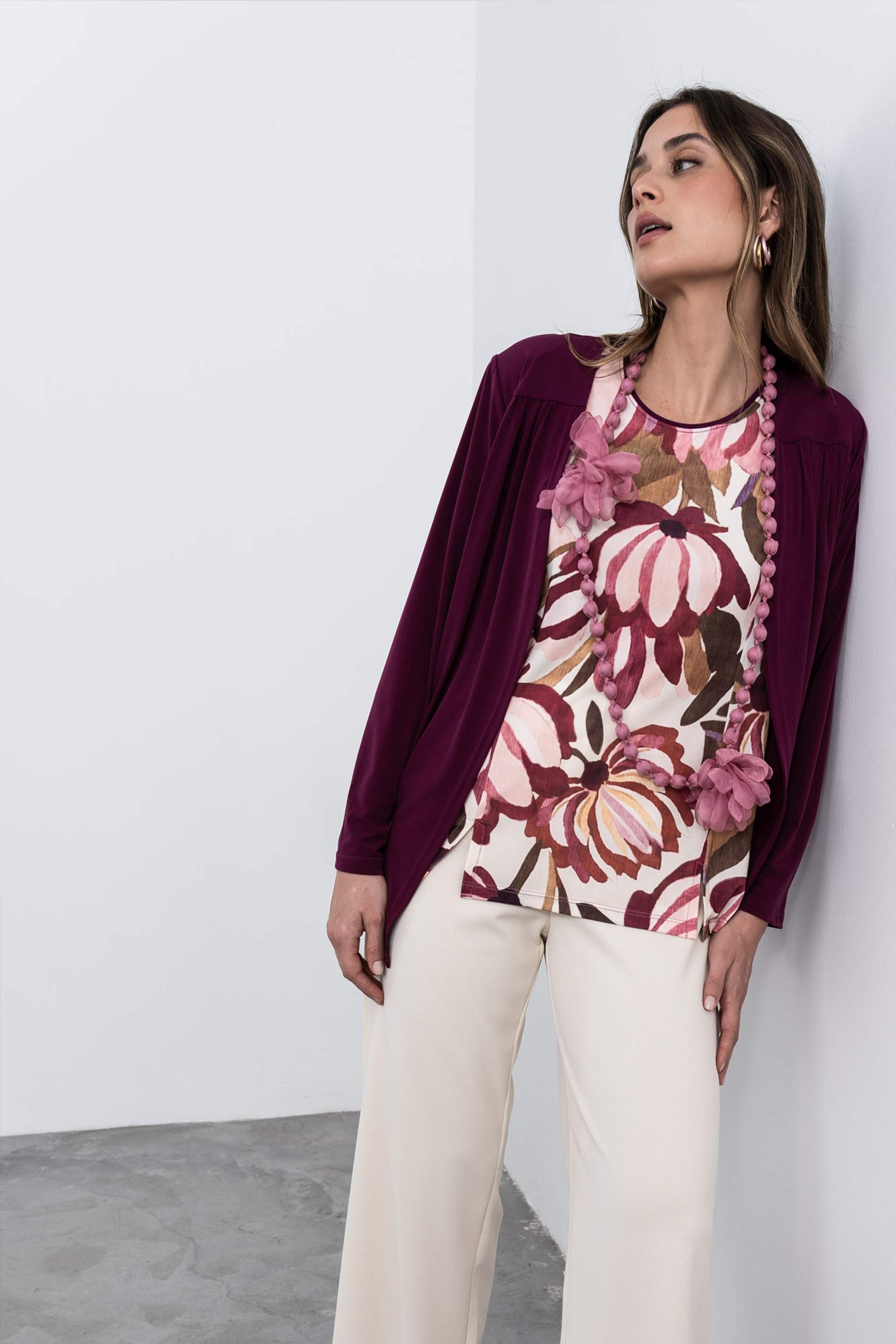 CAMISETA ABERTURAS FLORAL - Imagen 8