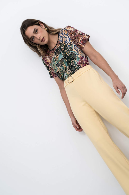 CAMISETA ABERTURAS FLORES