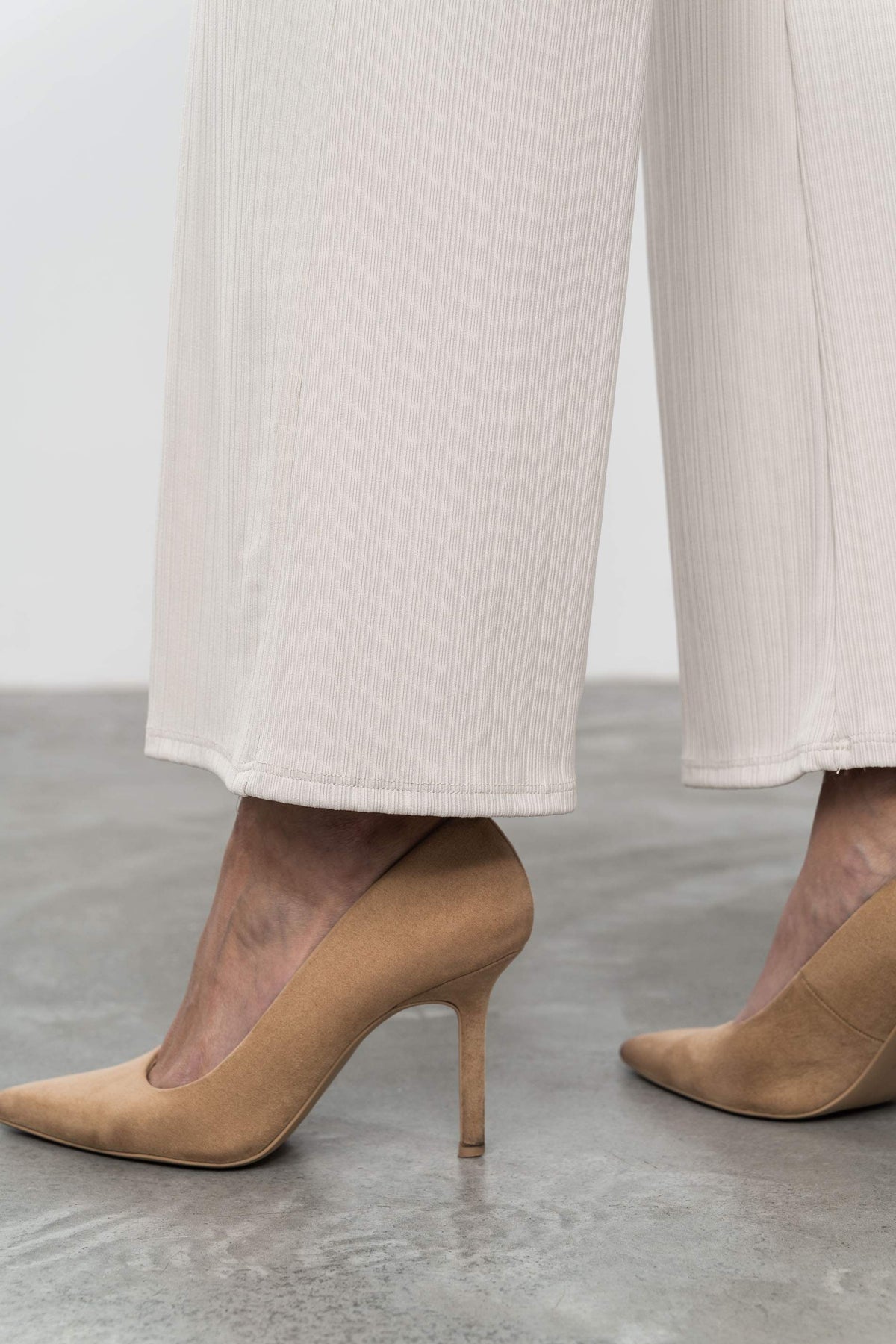 PANTALÓN FLUIDO TEXTURA BEIGE