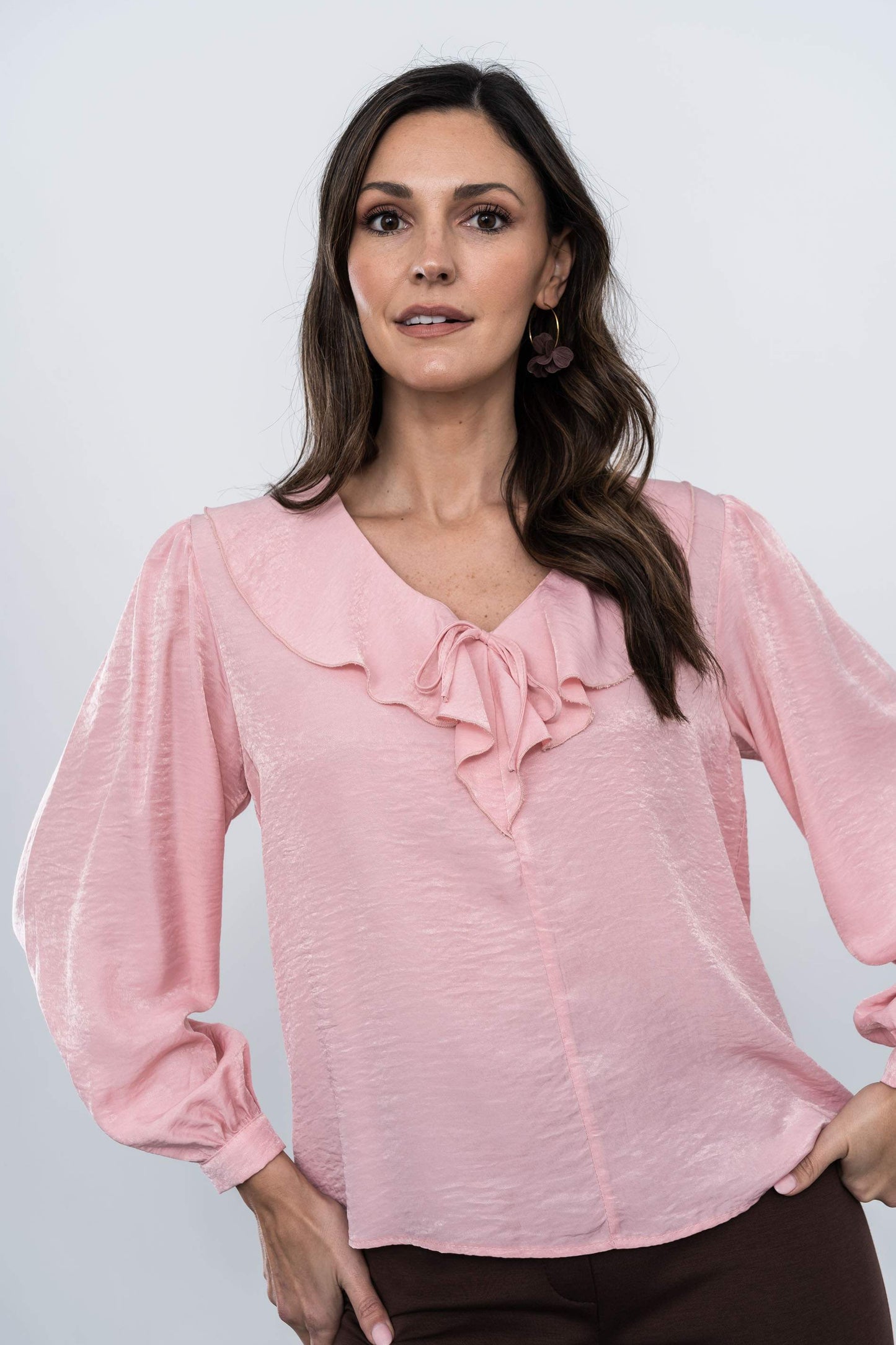 BLUSA CUELLO VOLANTE ROSA - Imagen 3