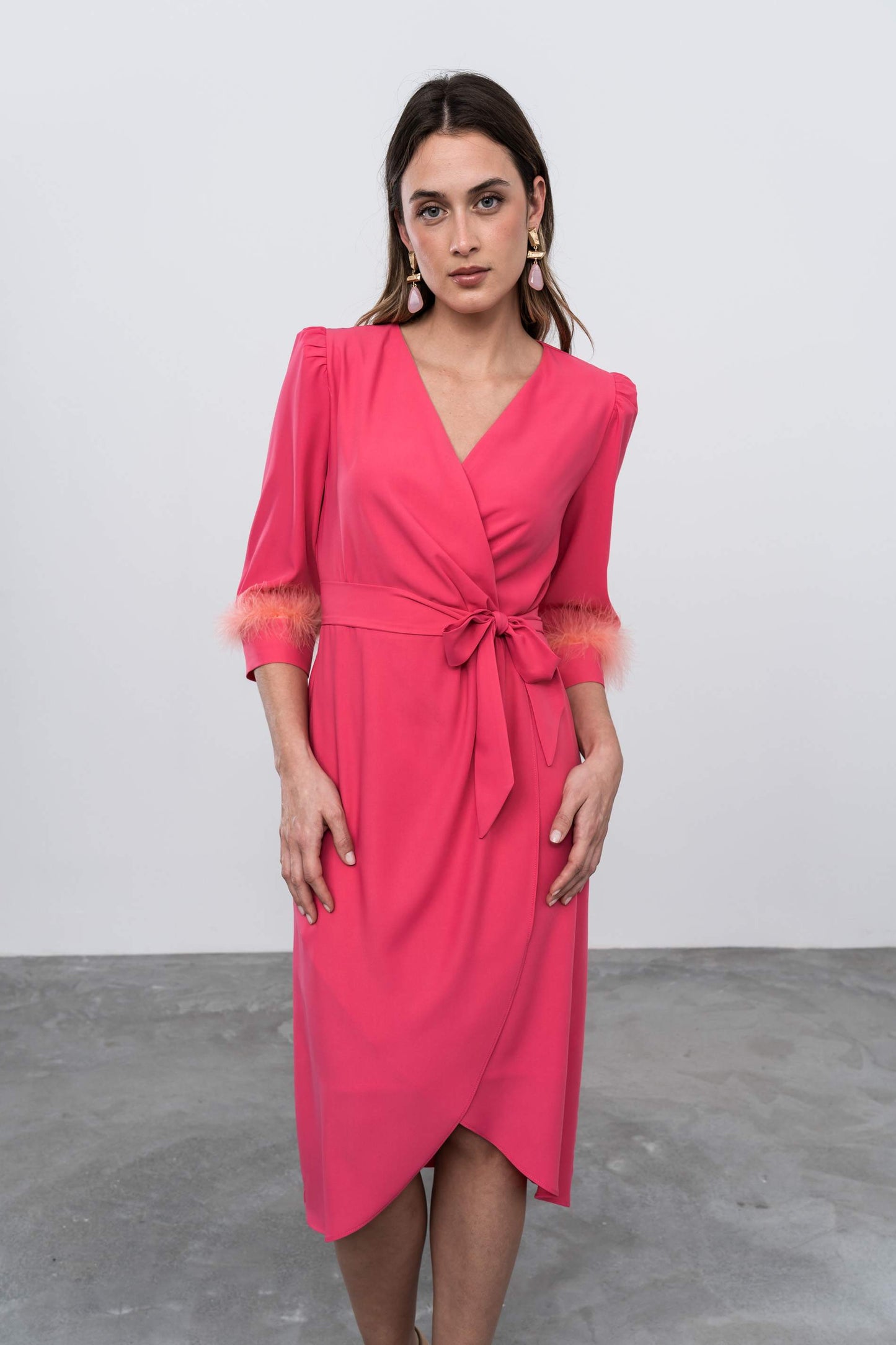 VESTIDO RECOGIDO PLUMAS CORAL - Imagen 7